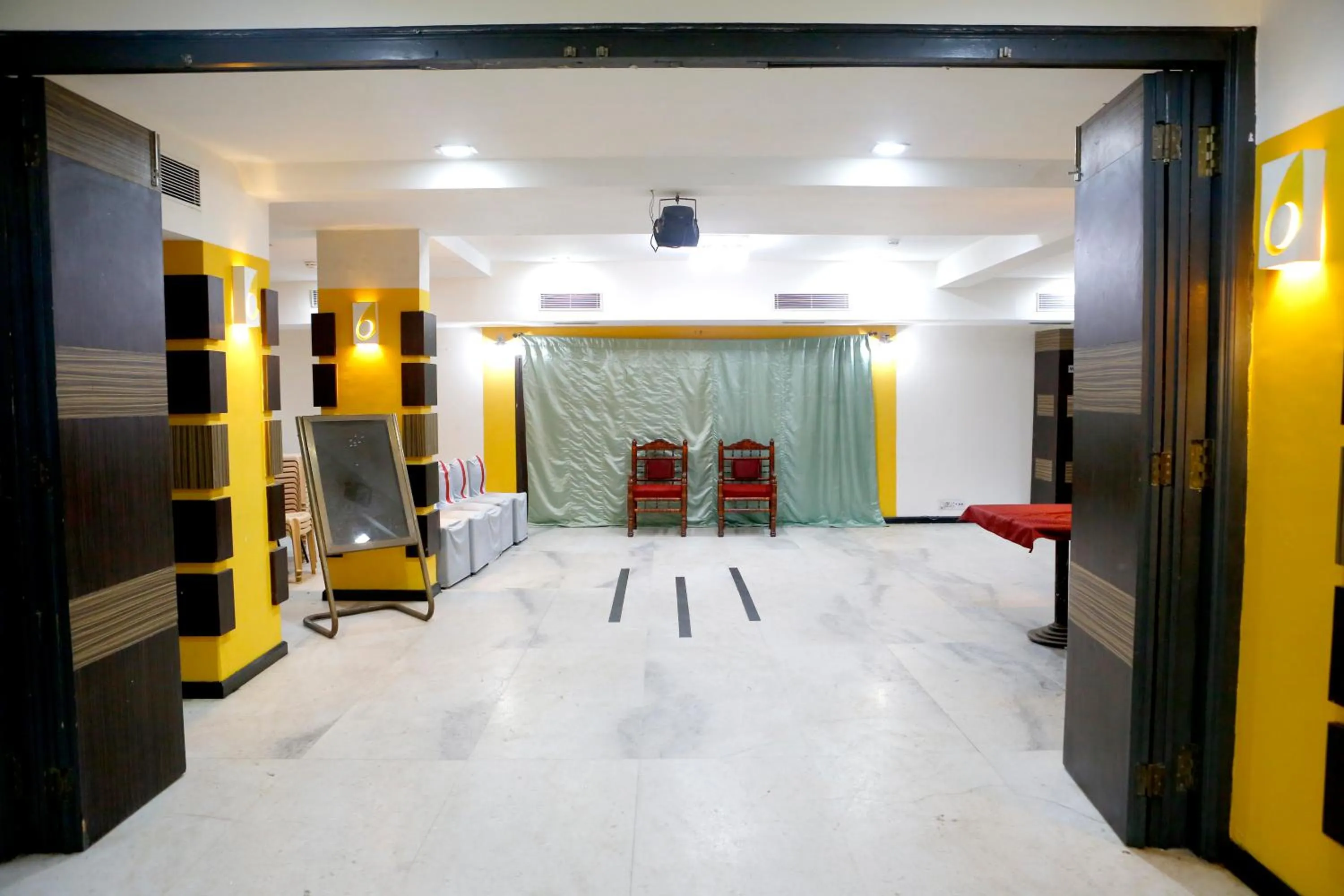 Banquet/Function facilities in Click Hotel Yuvraj