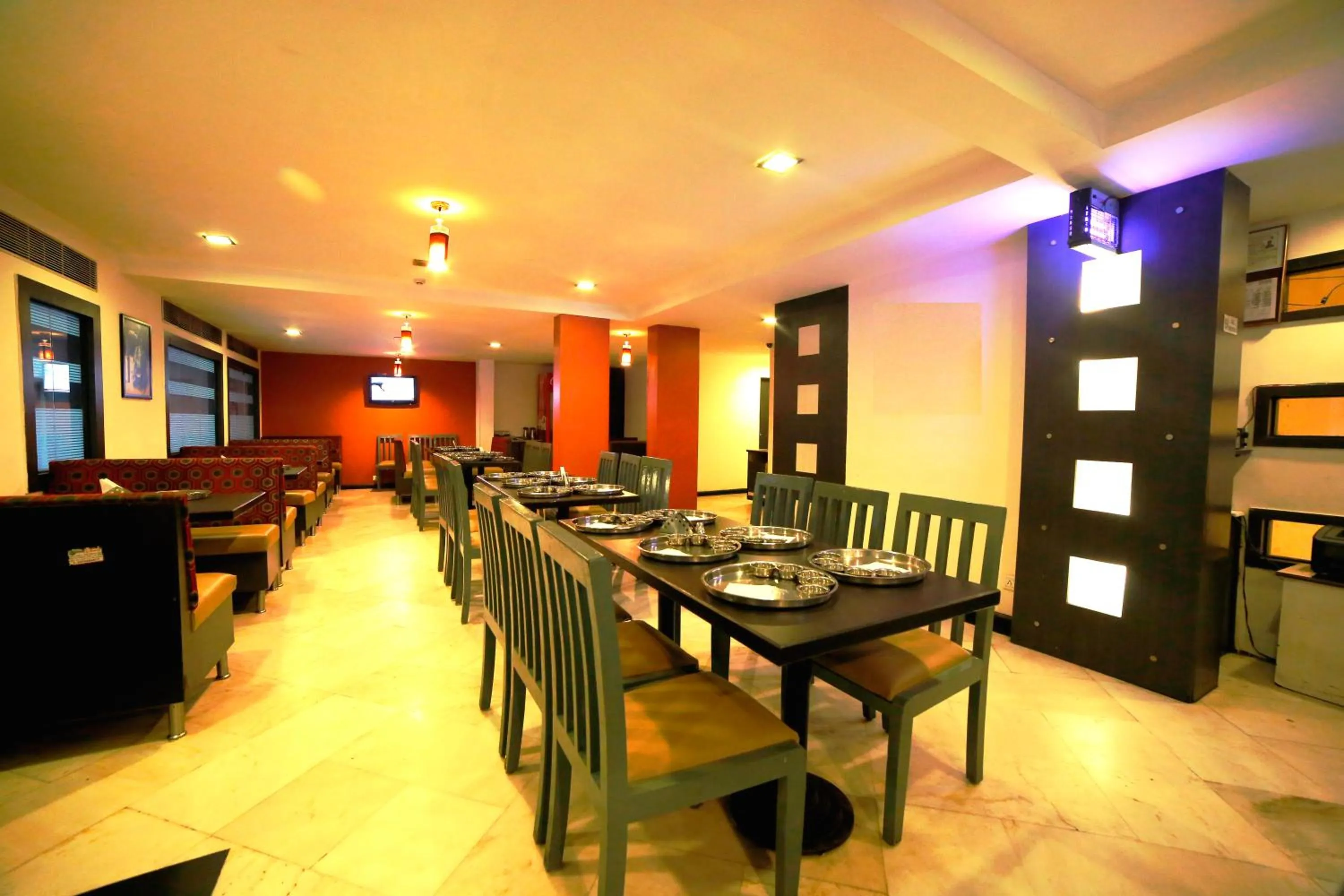 Restaurant/places to eat in Click Hotel Yuvraj