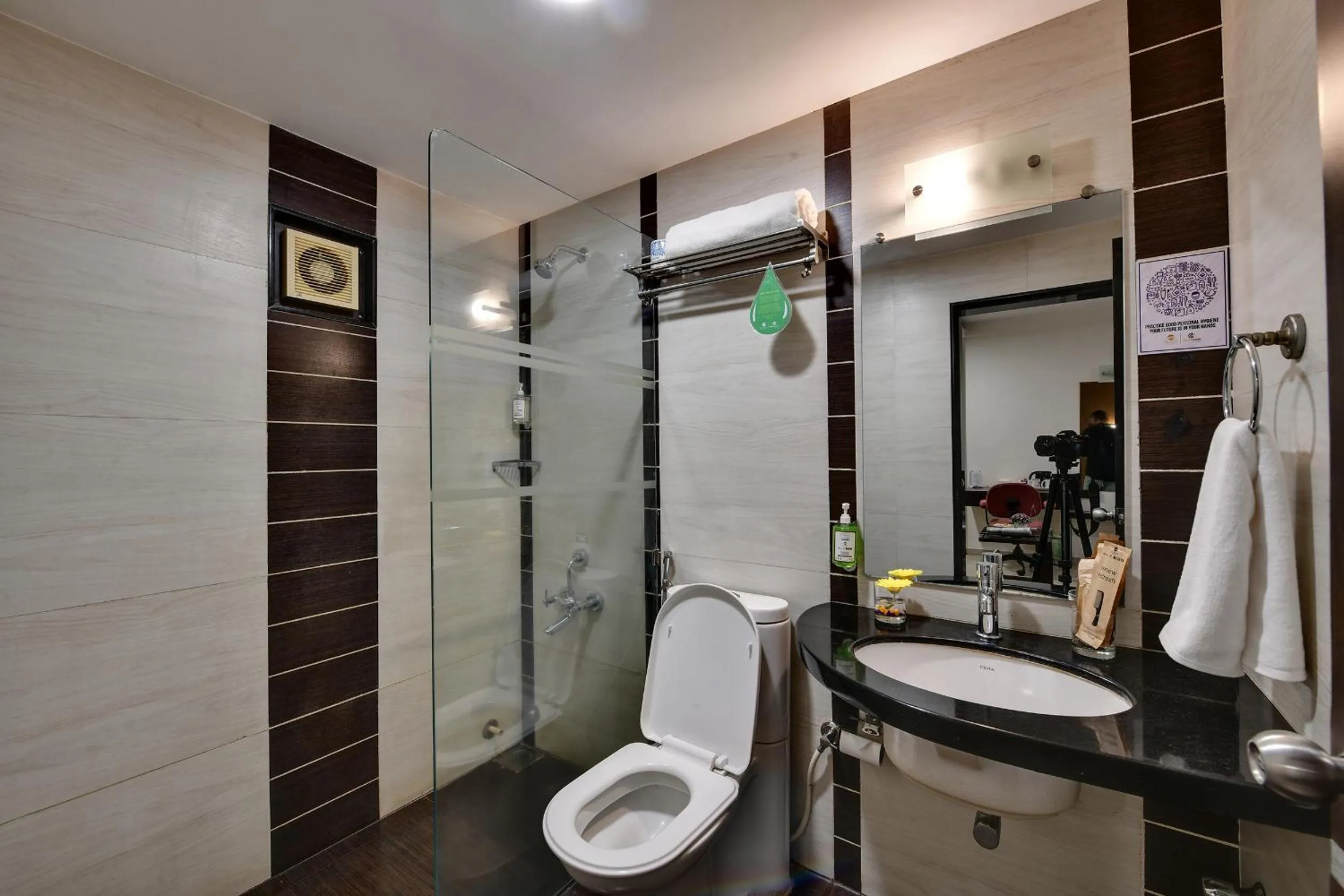 Shower in Click Hotel Yuvraj