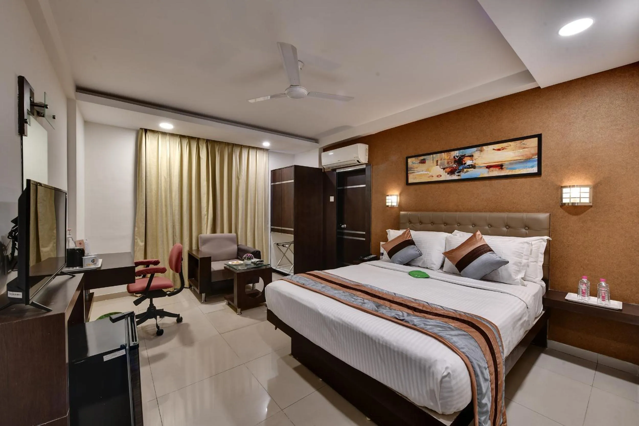 TV and multimedia, Bed in Click Hotel Yuvraj