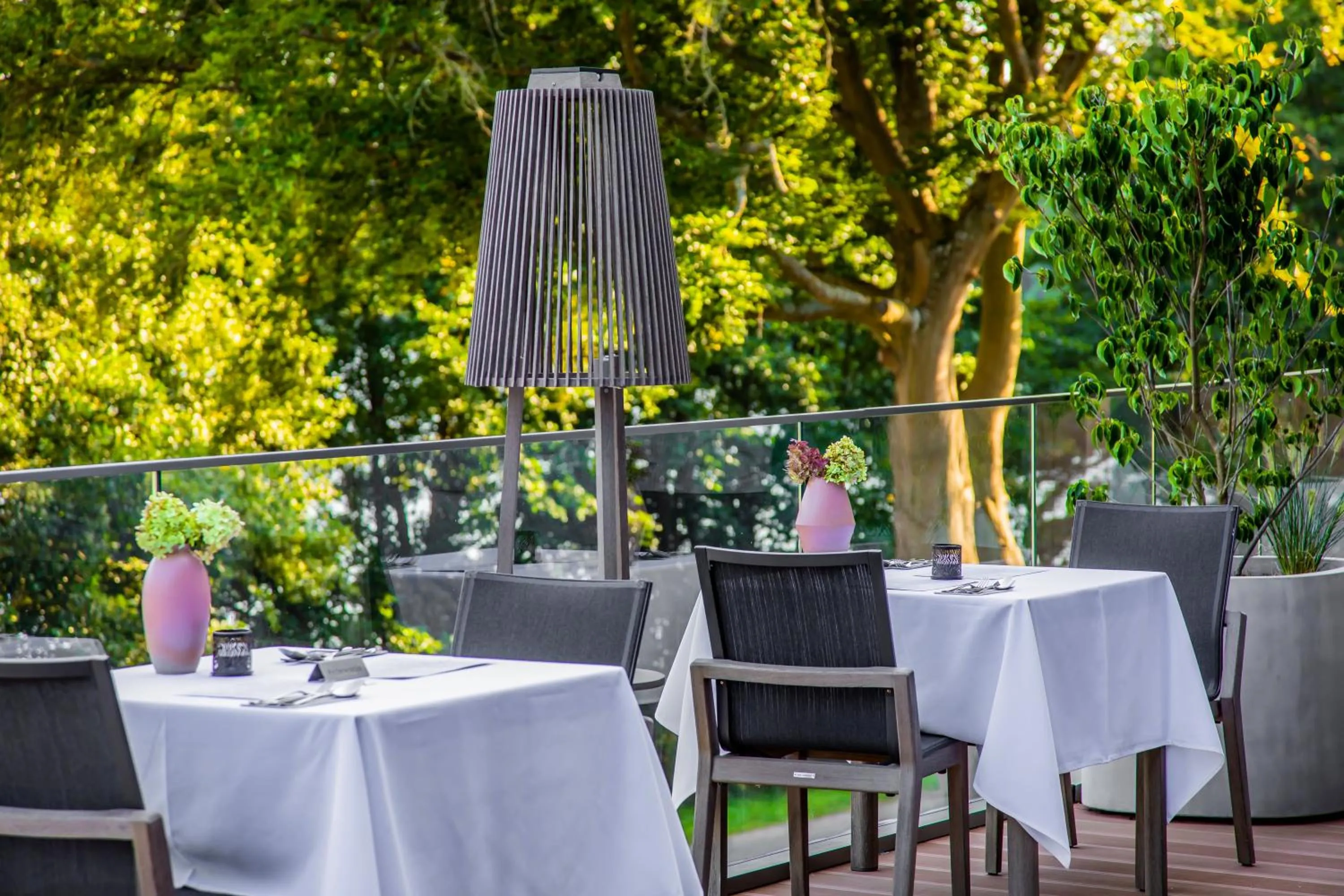 Restaurant/places to eat in Hotel GLAR Conference & SPA