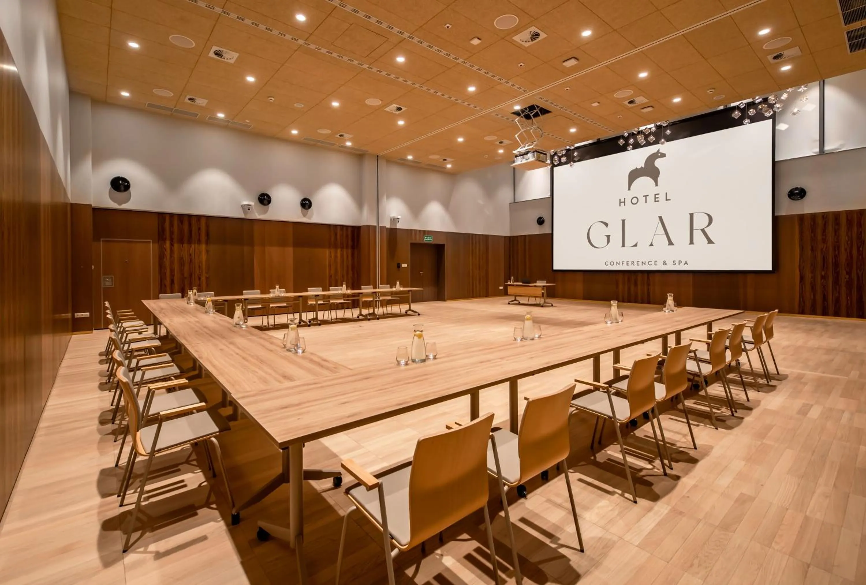 Meeting/conference room in Hotel GLAR Conference & SPA