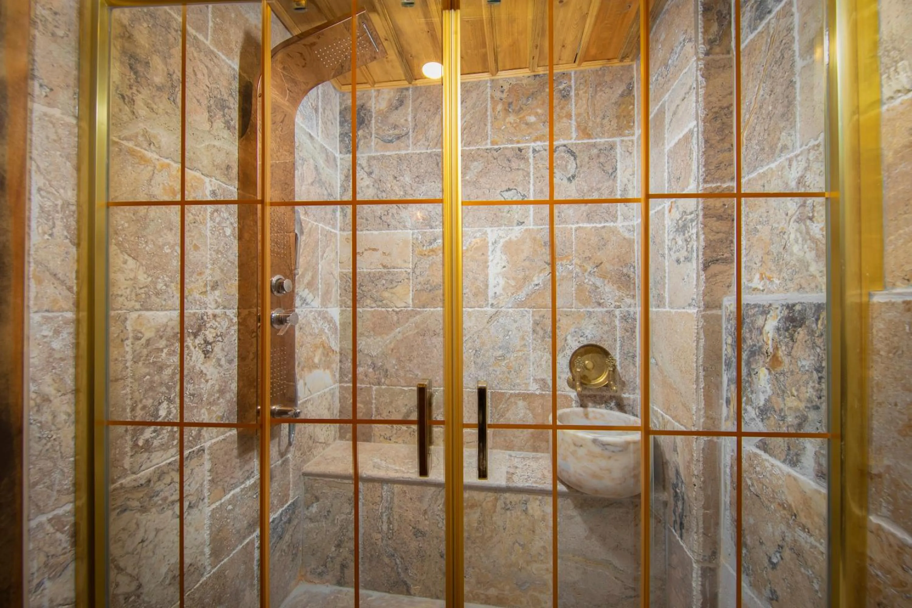 Shower in Cappadocia Chiaro