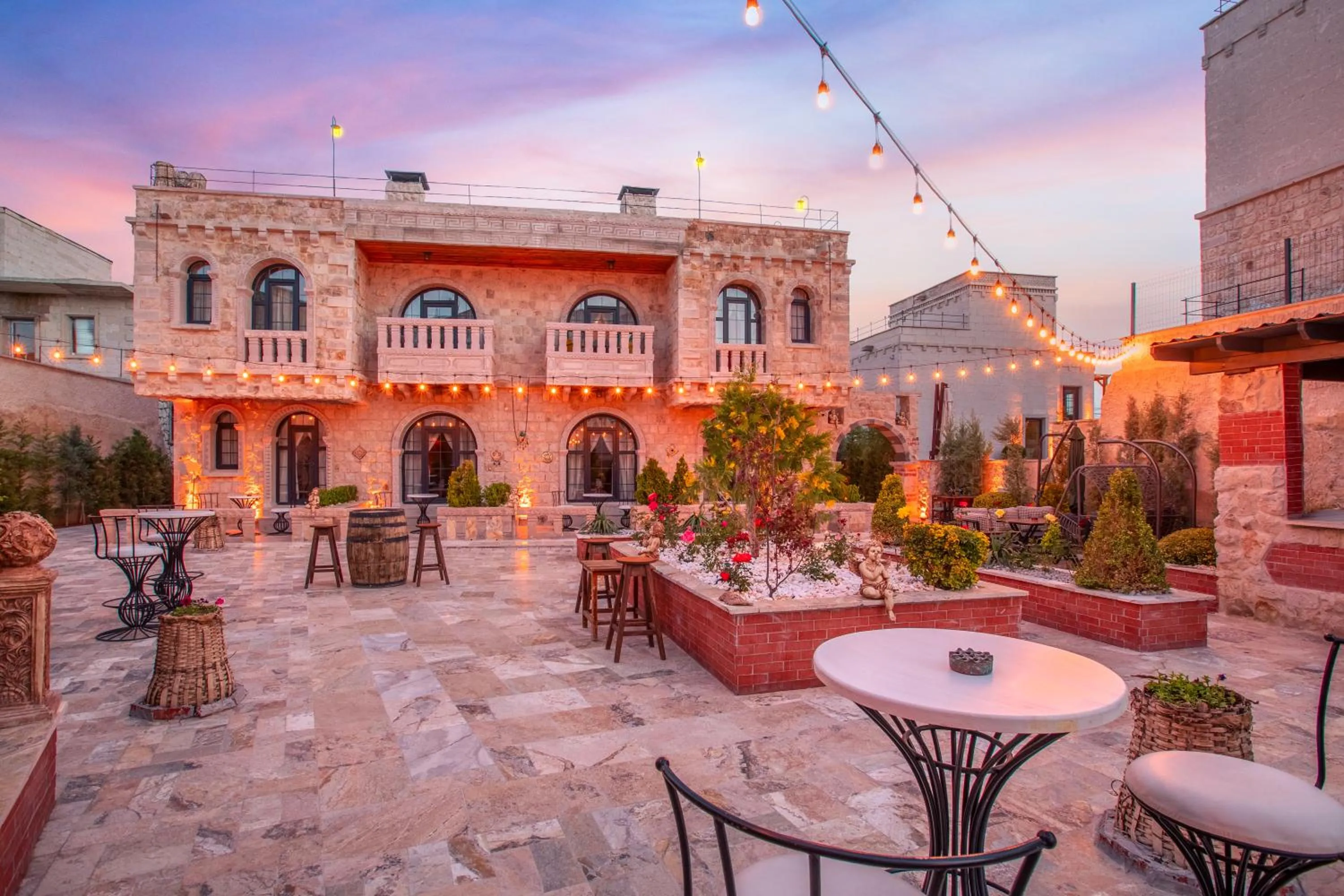 Garden in Cappadocia Chiaro