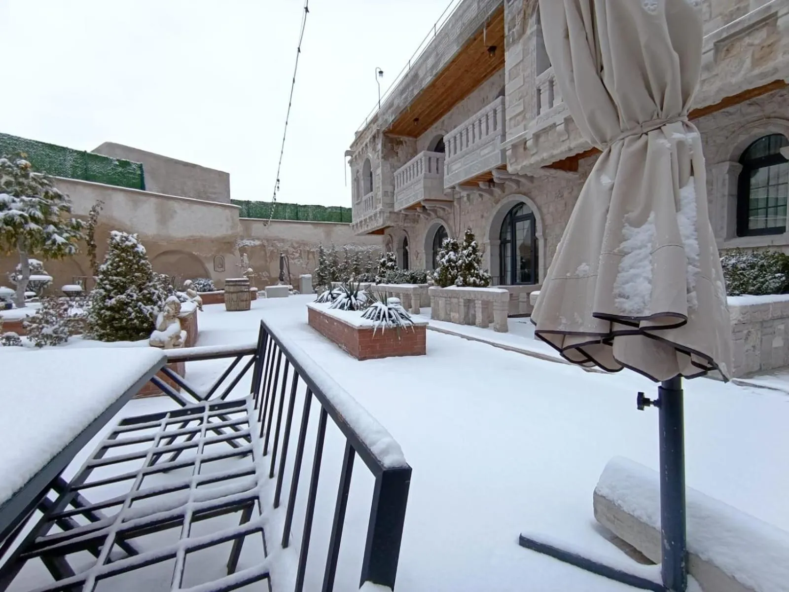 Garden in Cappadocia Chiaro