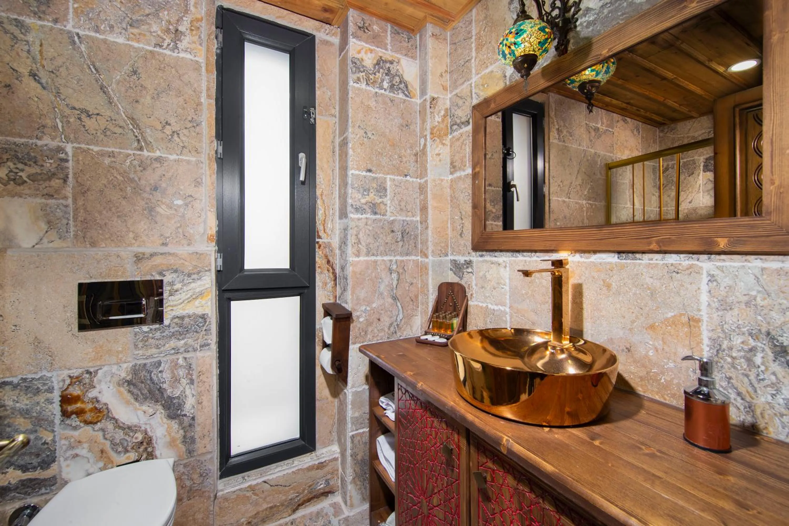 Toilet in Cappadocia Chiaro