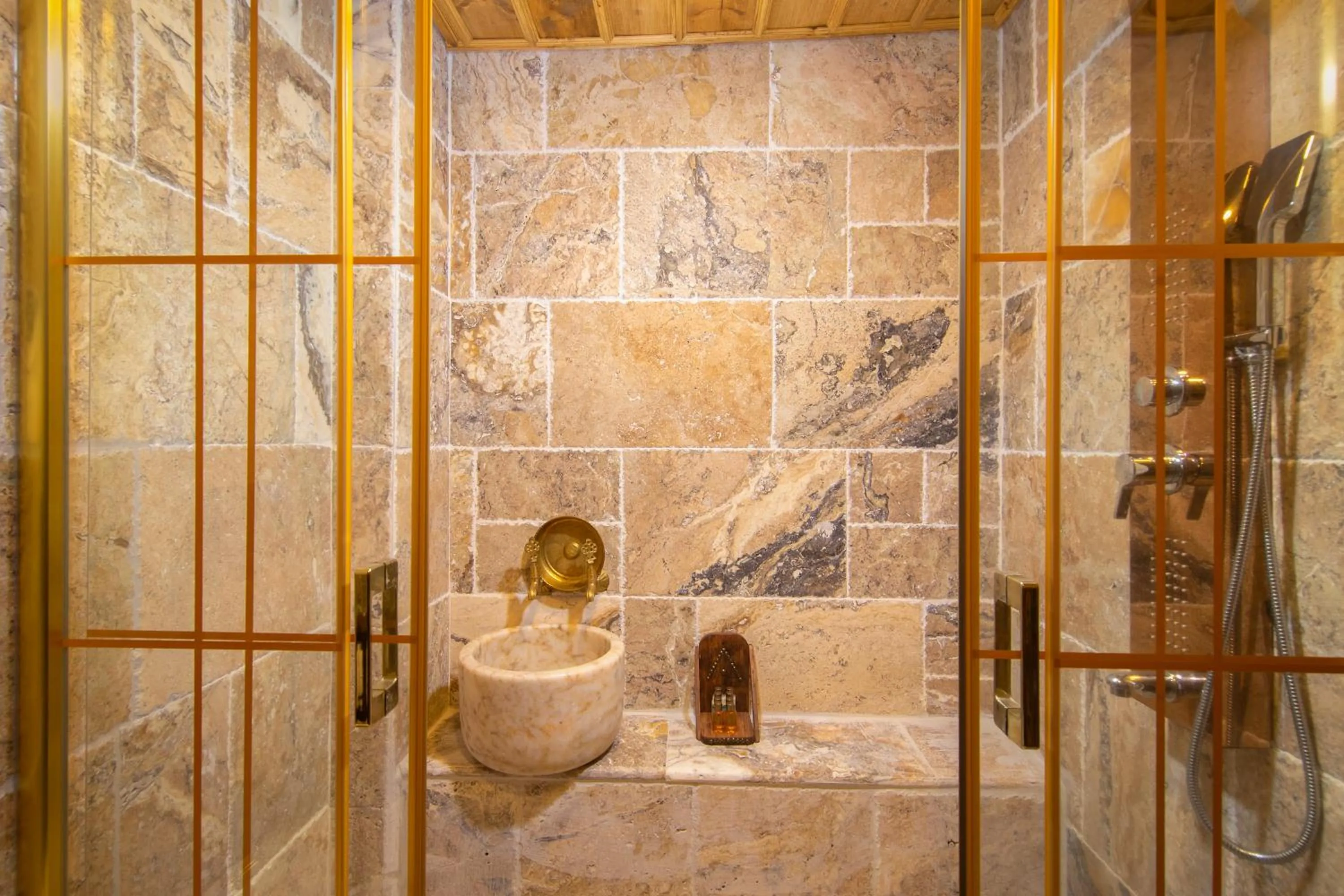 Shower in Cappadocia Chiaro