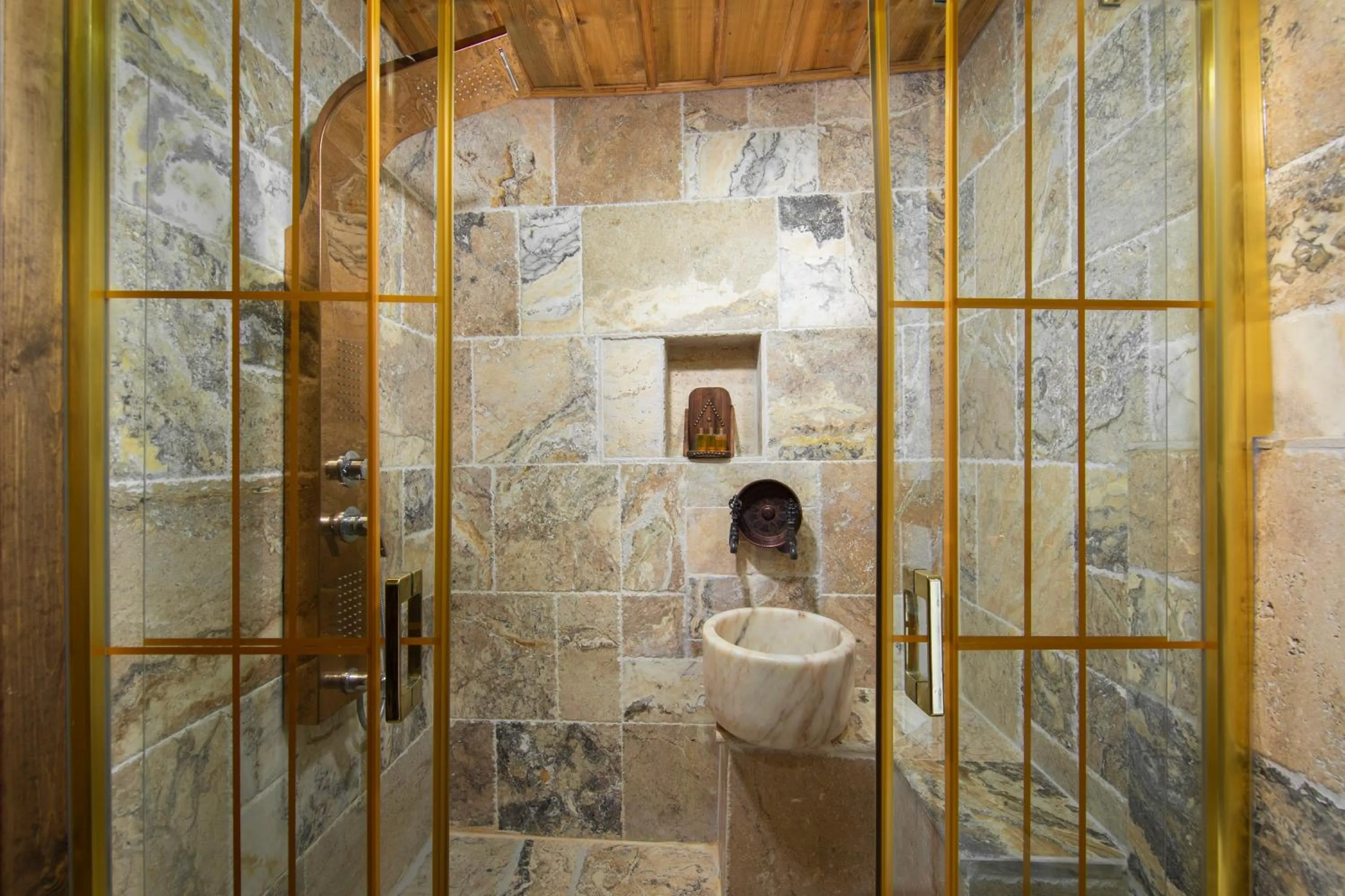 Shower in Cappadocia Chiaro