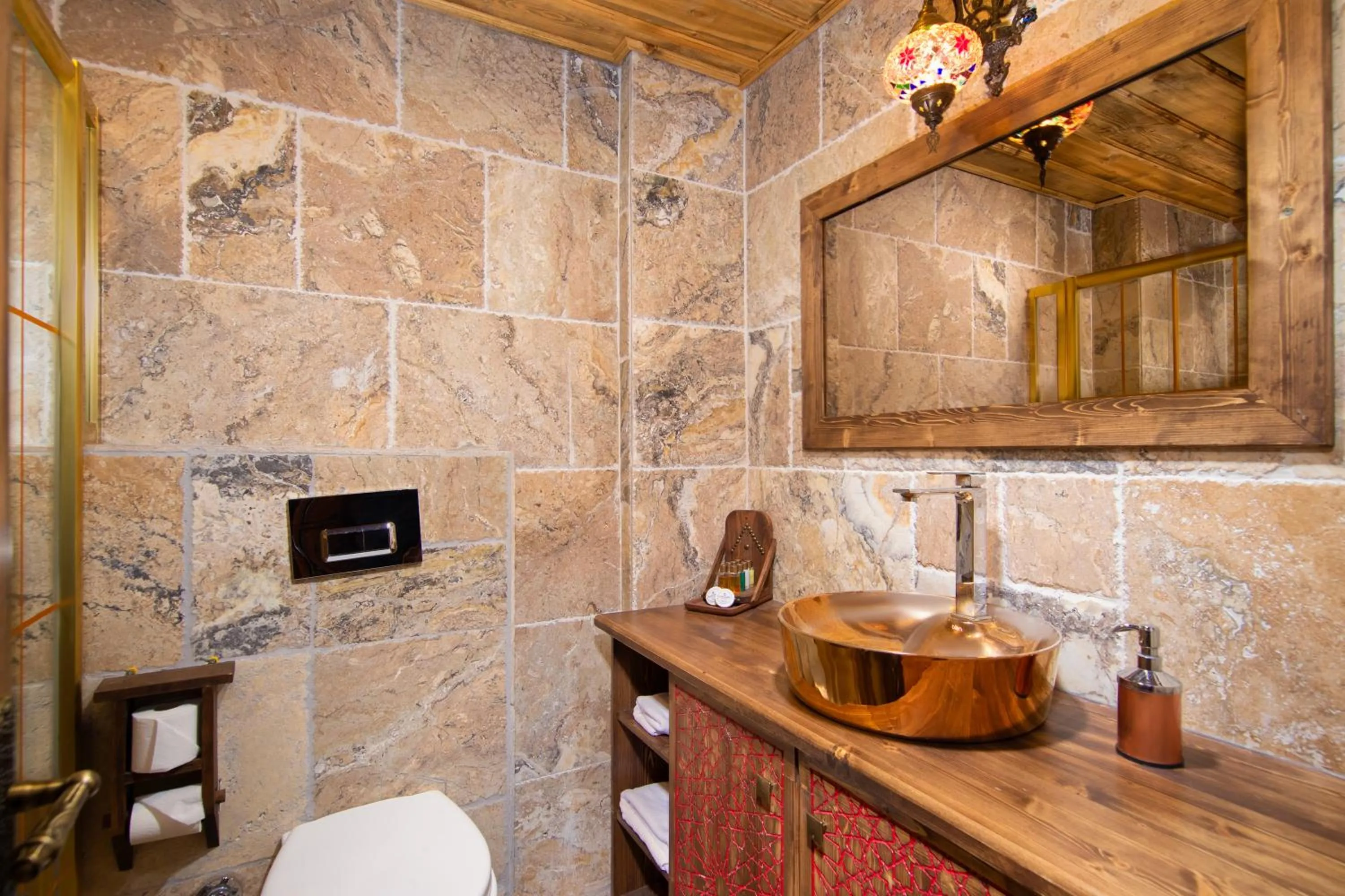 Shower in Cappadocia Chiaro