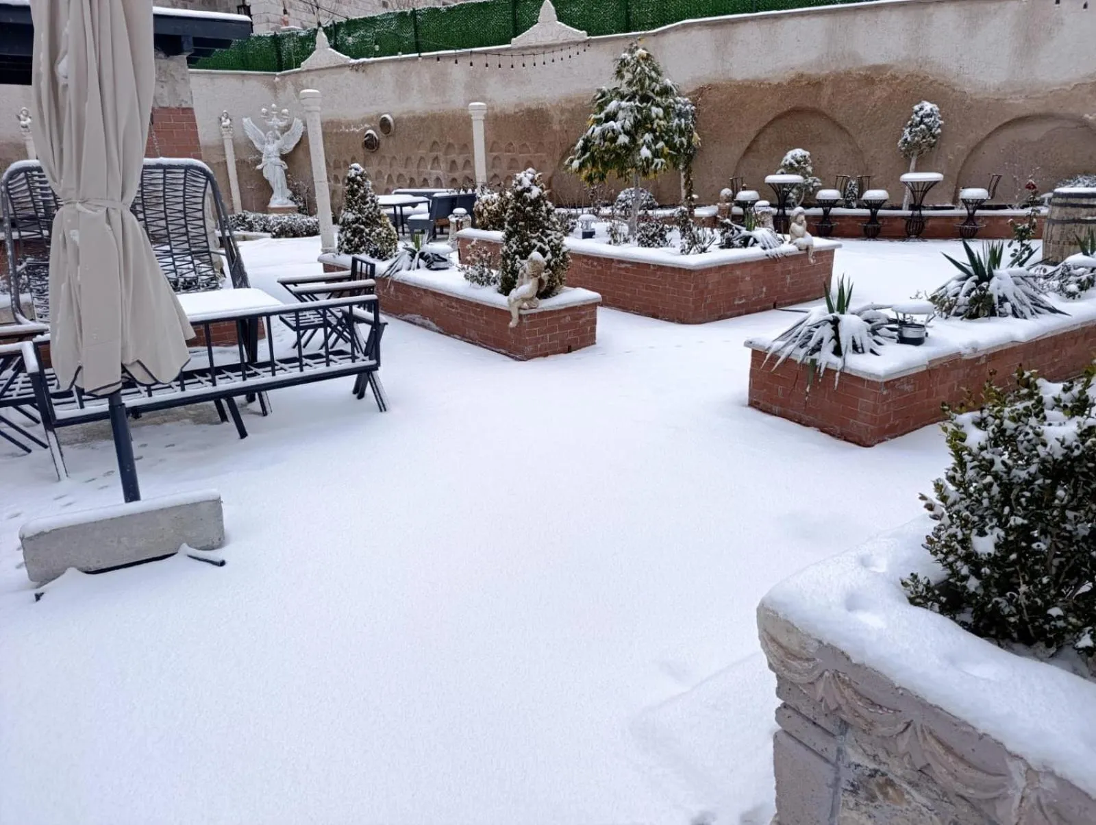 Garden in Cappadocia Chiaro