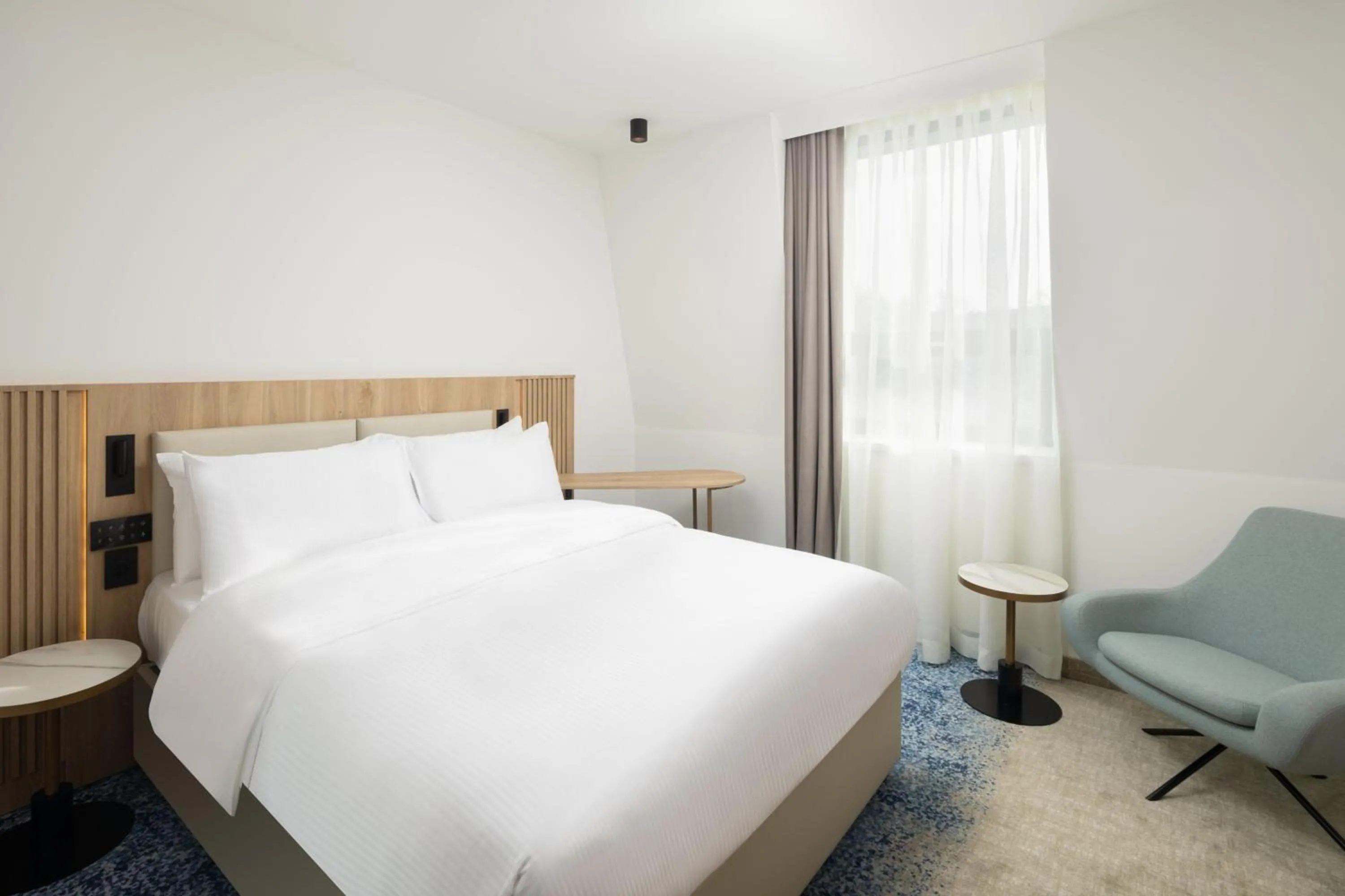 Photo of the whole room, Bed in Courtyard by Marriott Cluj - Napoca Downtown