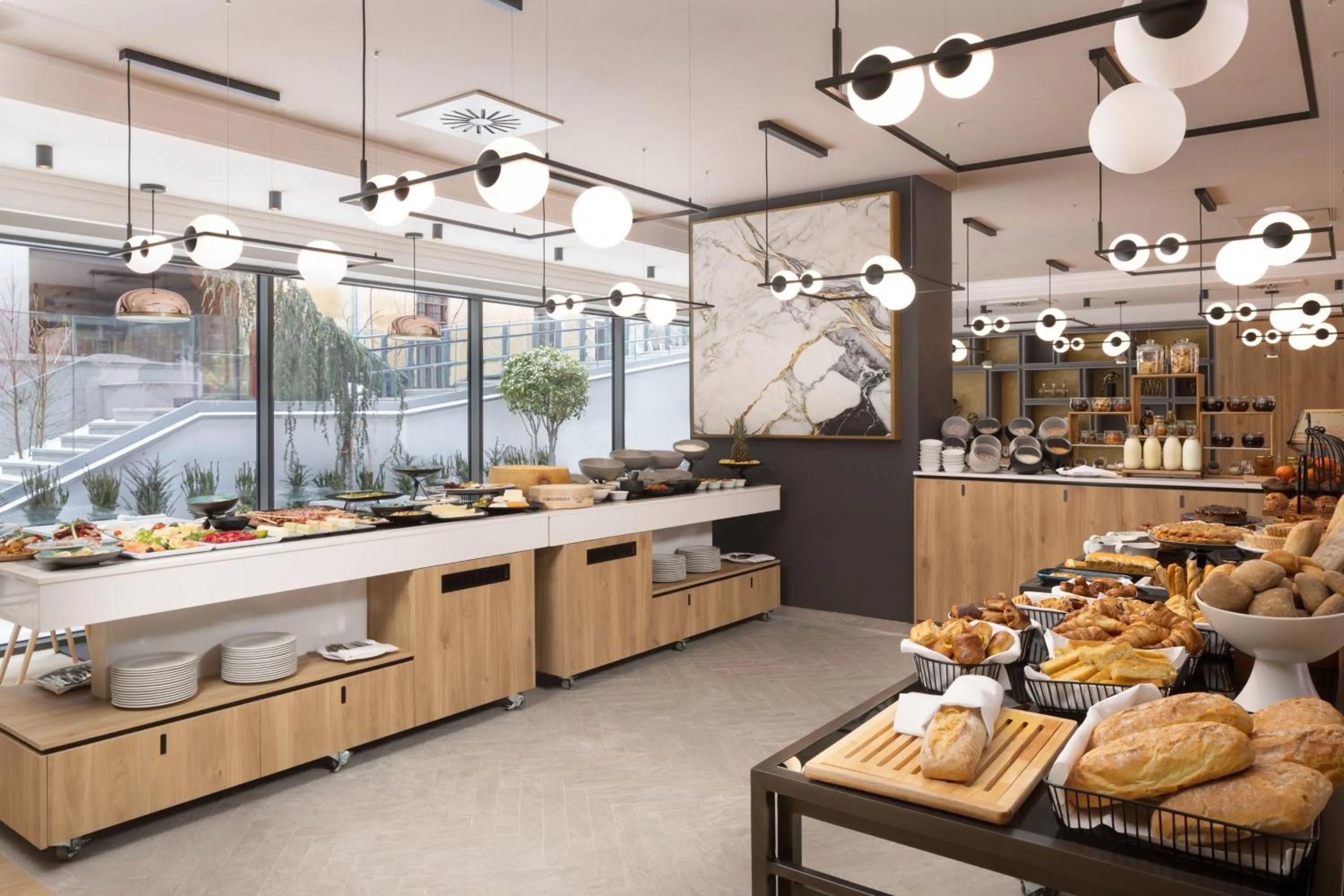 Breakfast in Courtyard by Marriott Cluj - Napoca Downtown