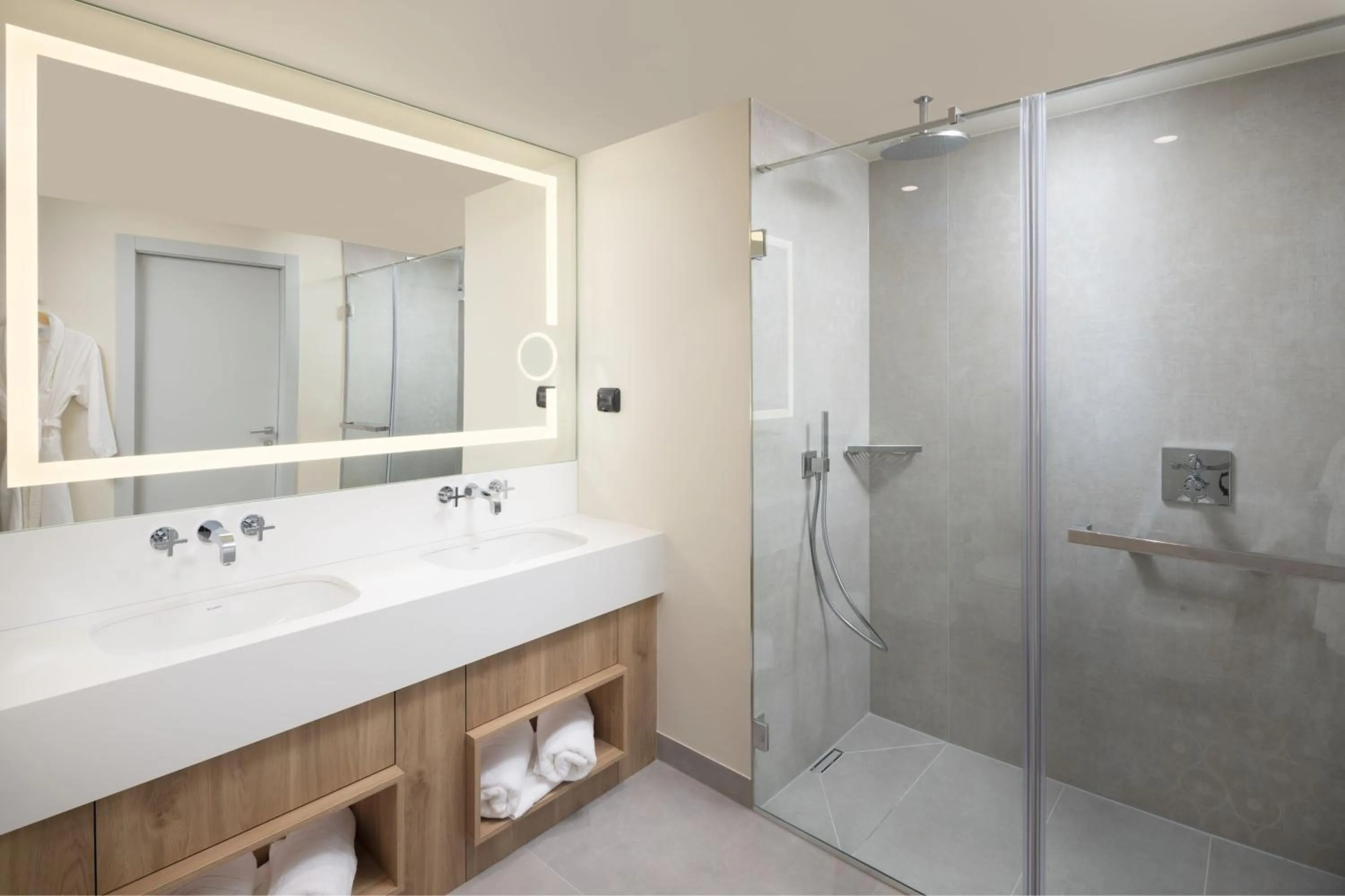 Bathroom in Courtyard by Marriott Cluj - Napoca Downtown