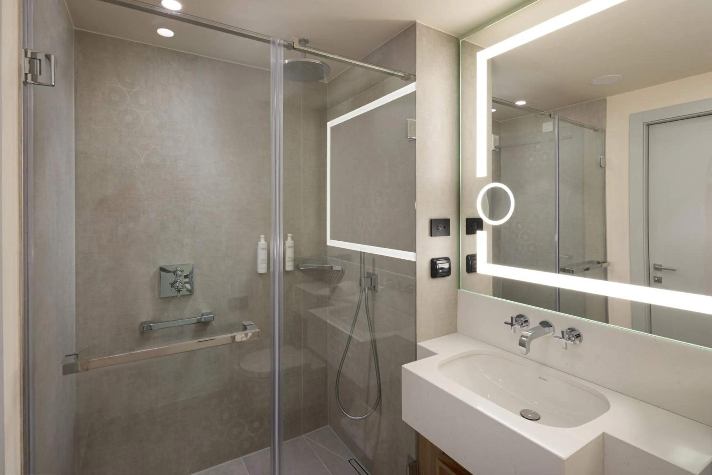 Bathroom in Courtyard by Marriott Cluj - Napoca Downtown