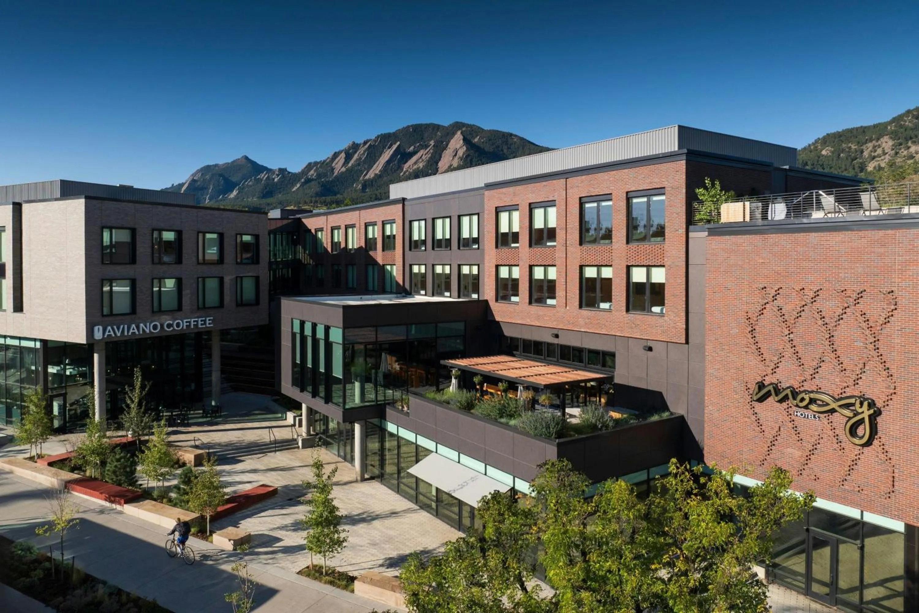 Property building in Moxy Boulder University