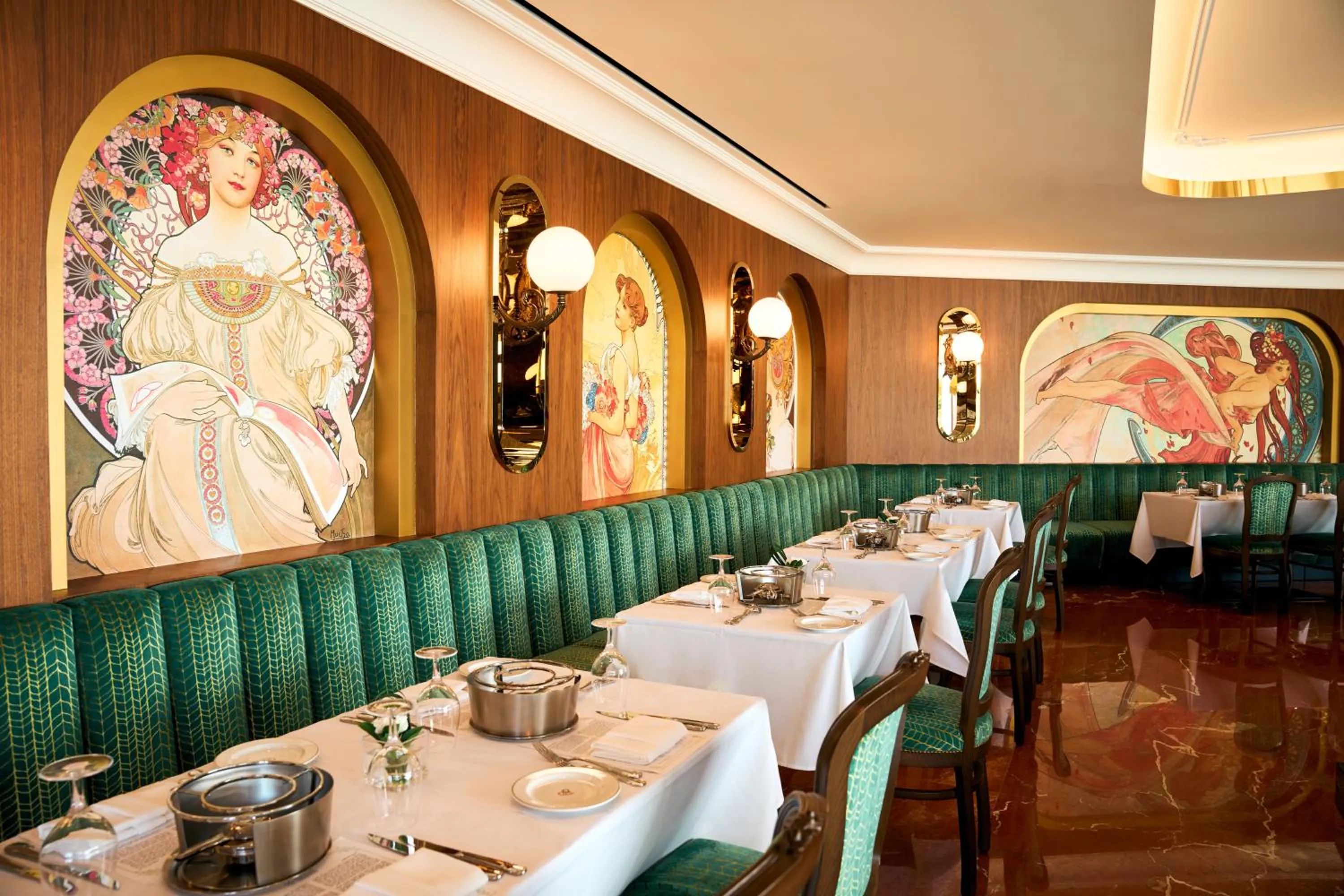 Restaurant/places to eat in The St. Regis Al Mouj Muscat Resort