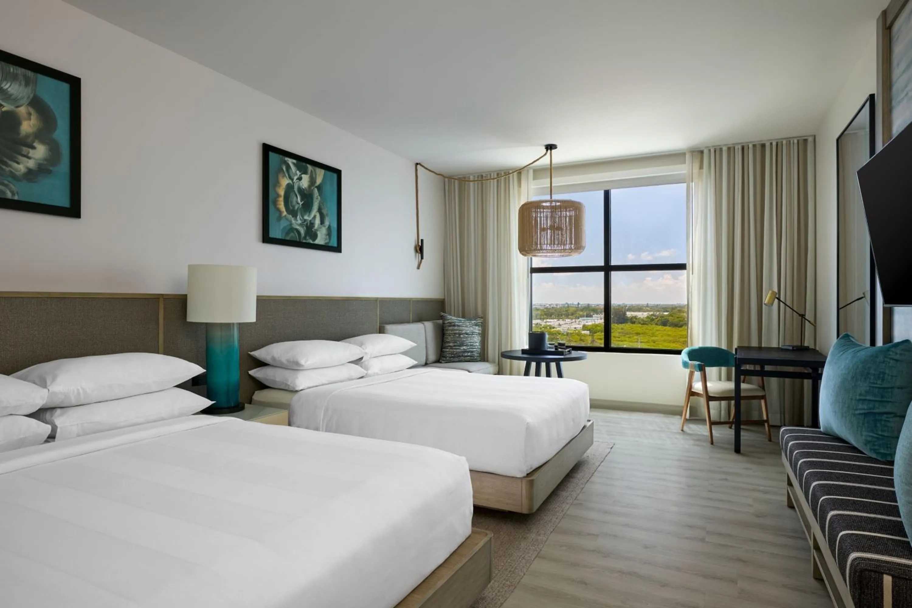 Photo of the whole room, Bed in Palmetto Marriott Resort & Spa