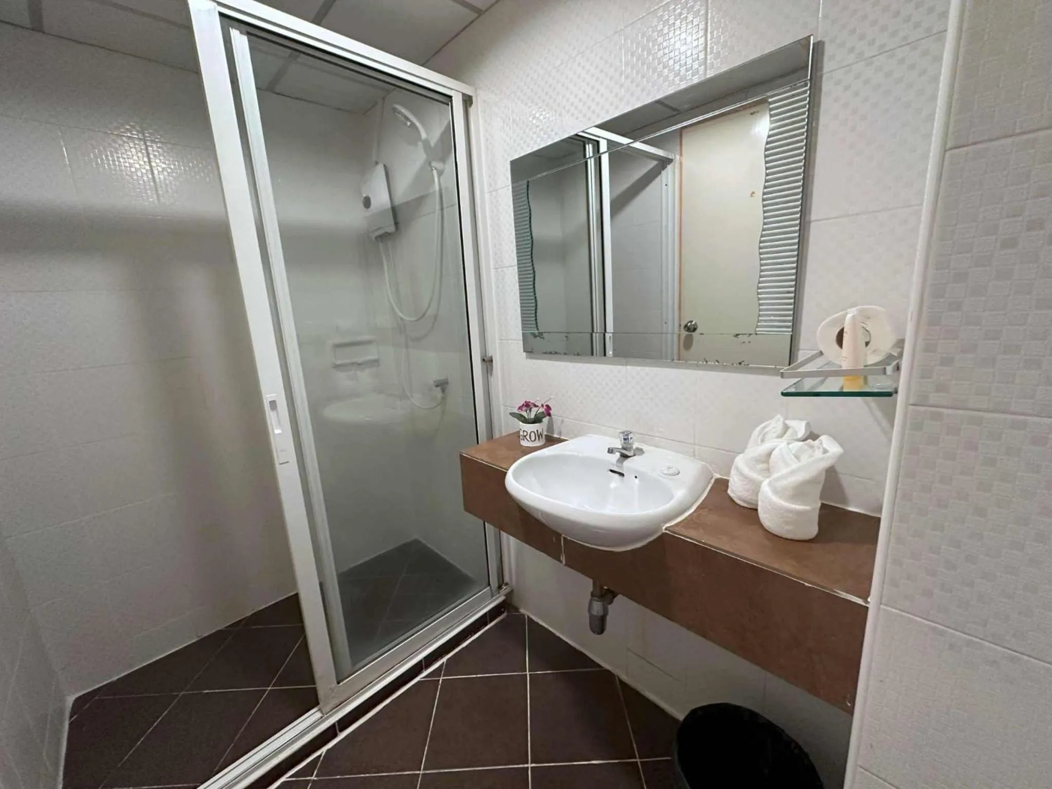 Shower in Aryan Suites Hotel