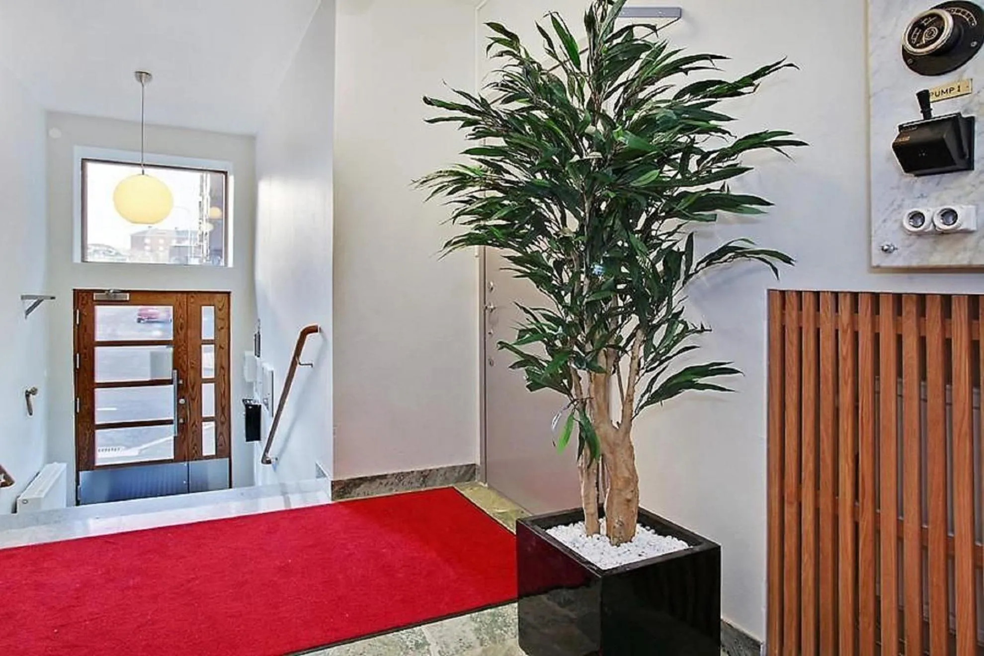 Bed in Live and Stay VR40