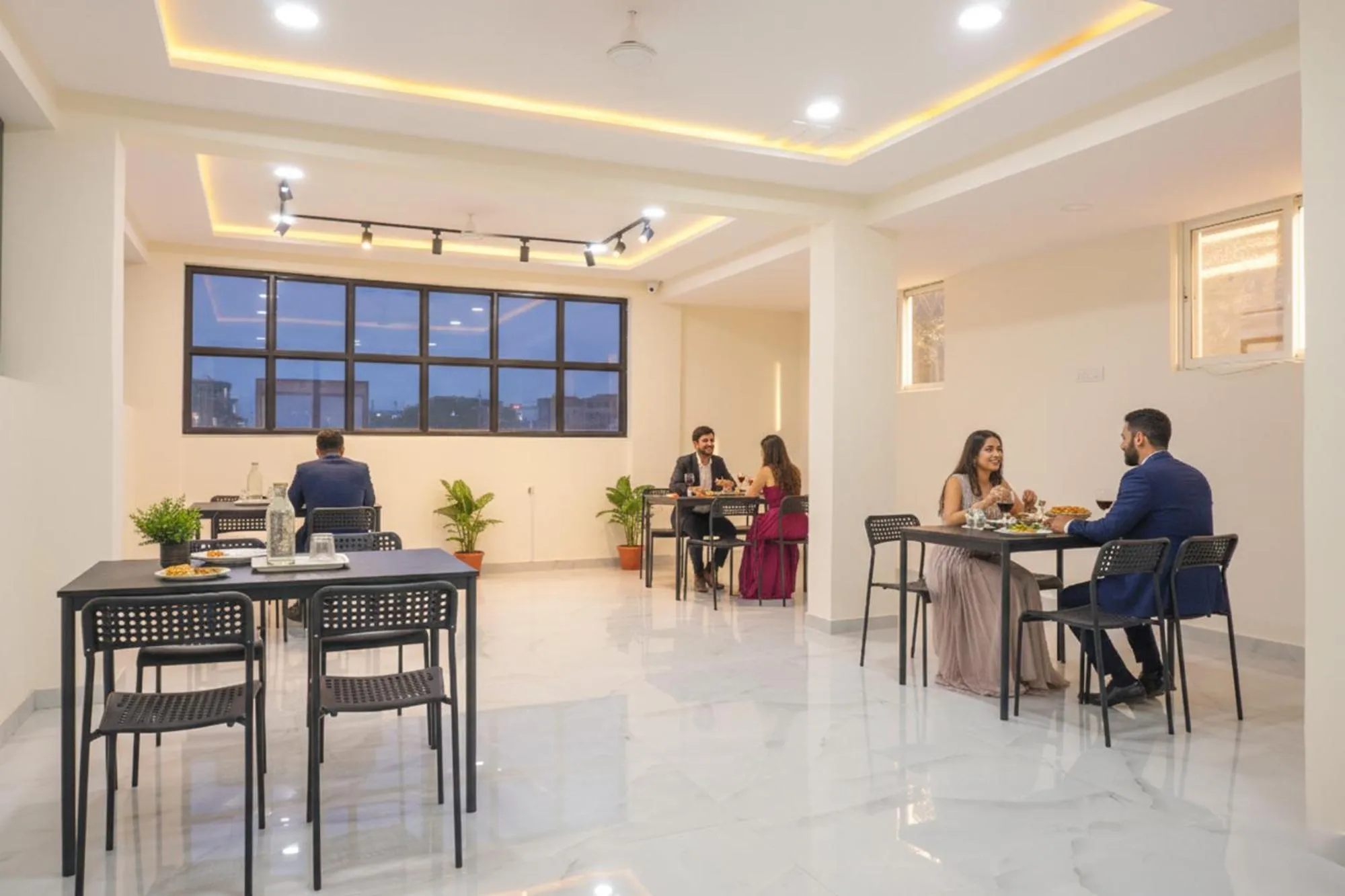 Restaurant/places to eat in FabHotel Prime Esta Inn - Nr Twin Tower, Viman Nagar