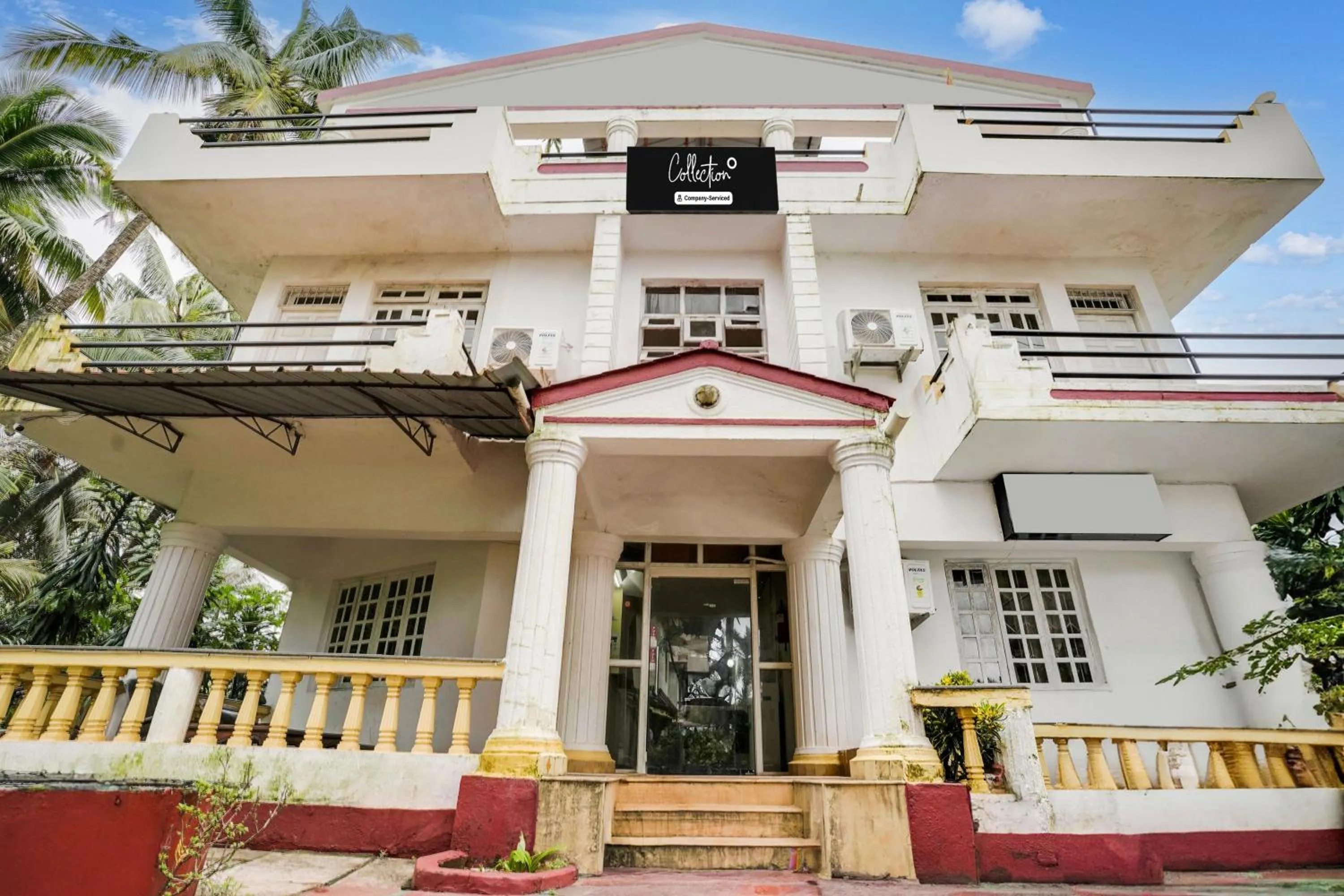 Facade/entrance in Super Collection O Calangute