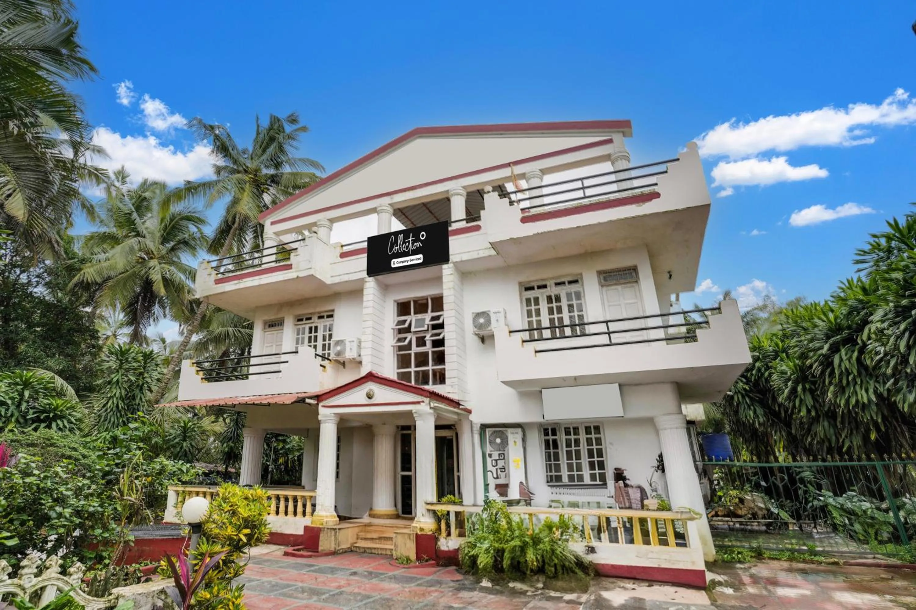 Facade/entrance in Super Collection O Calangute