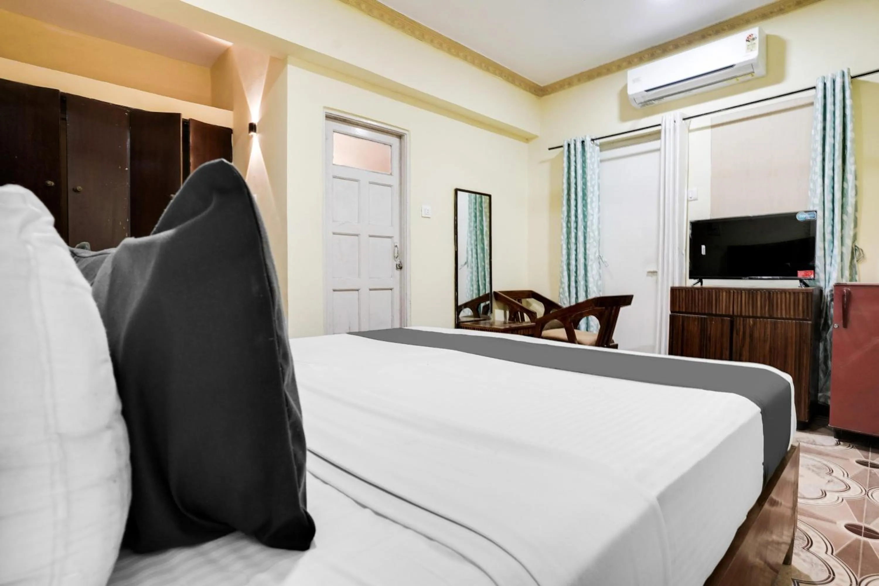 Bedroom in Super Collection O Calangute