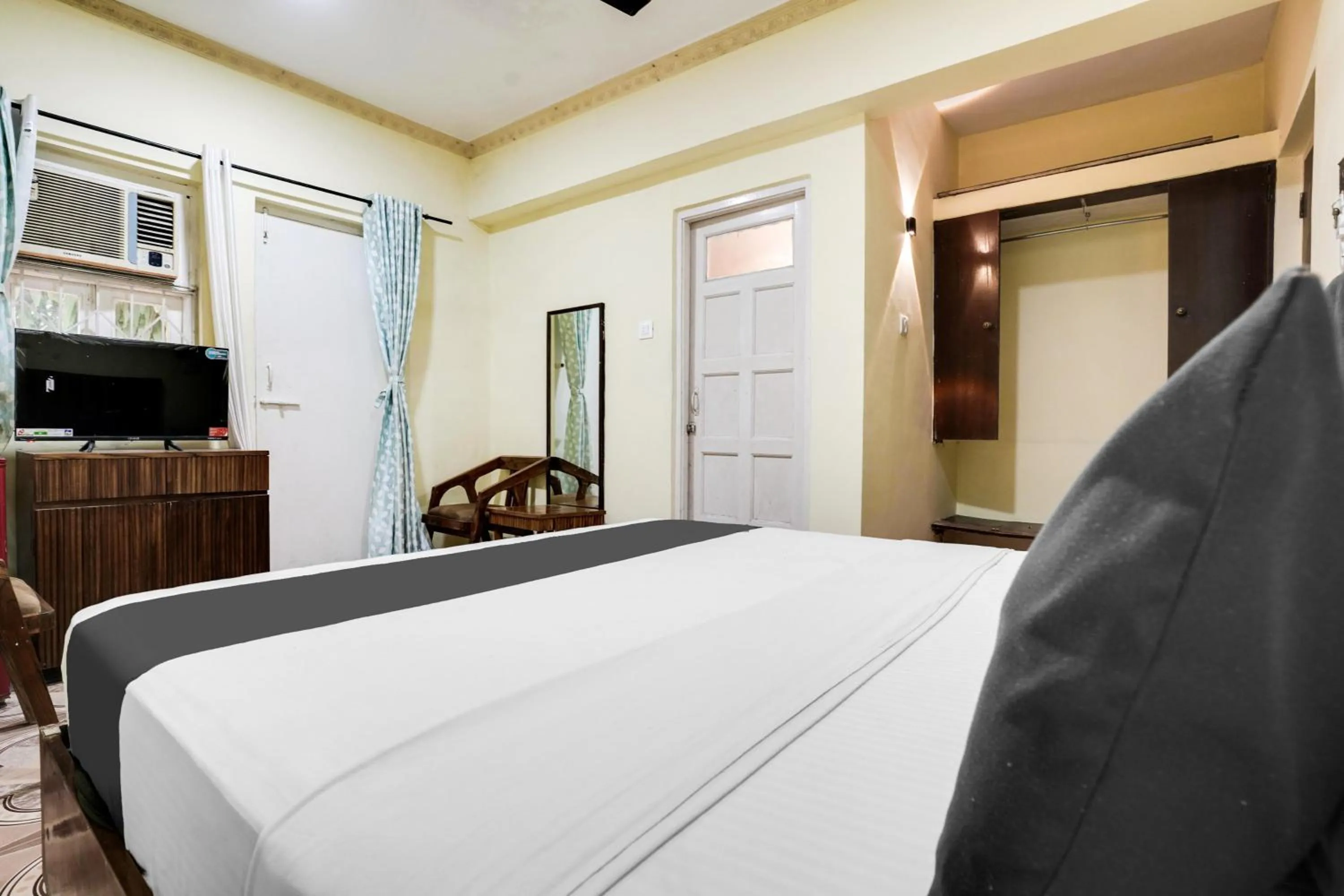 Bedroom, Bed in Super Collection O Calangute