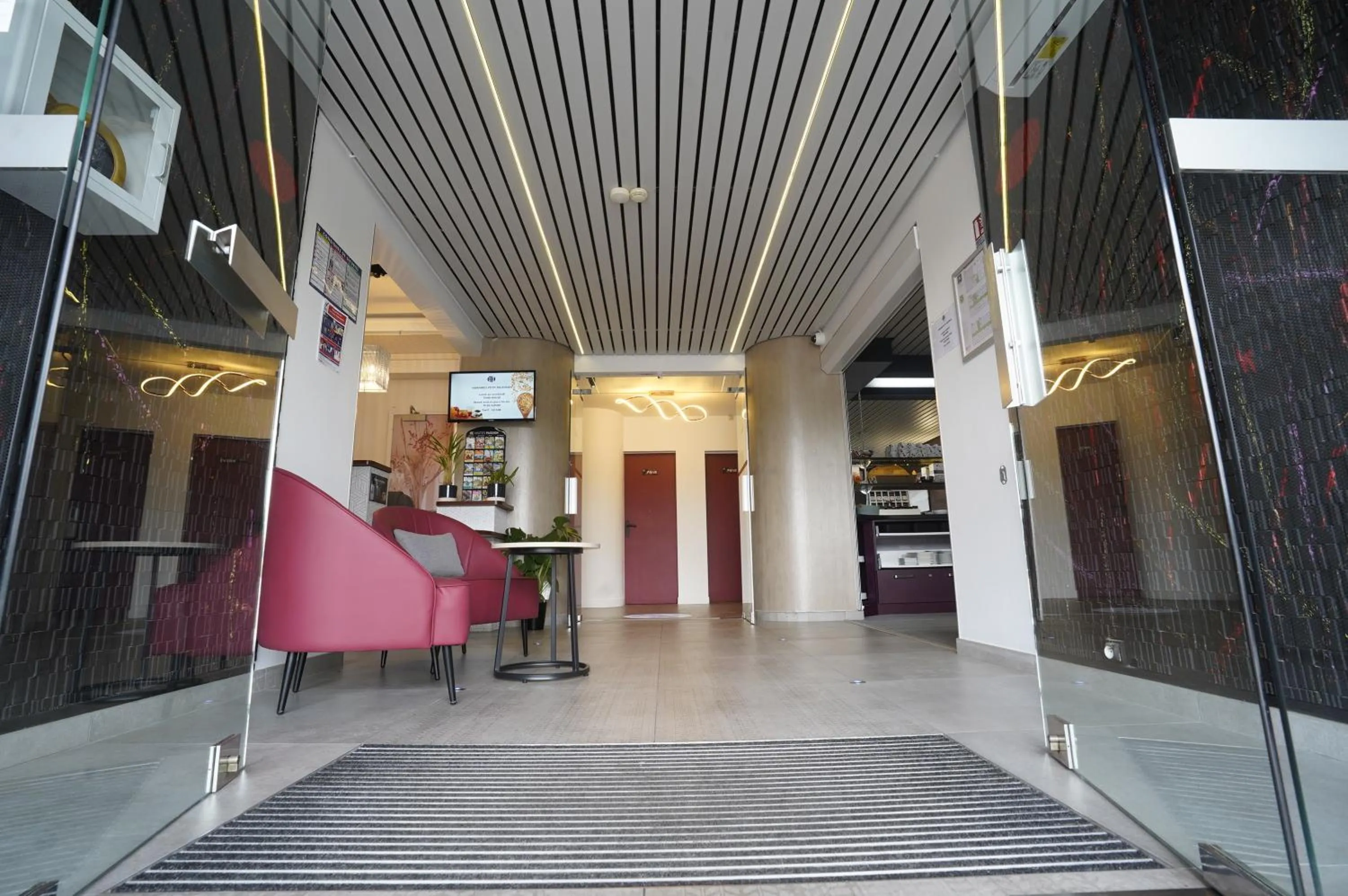 Property building in Anaïs Hôtel Bourges Nord Saint-Doulchard