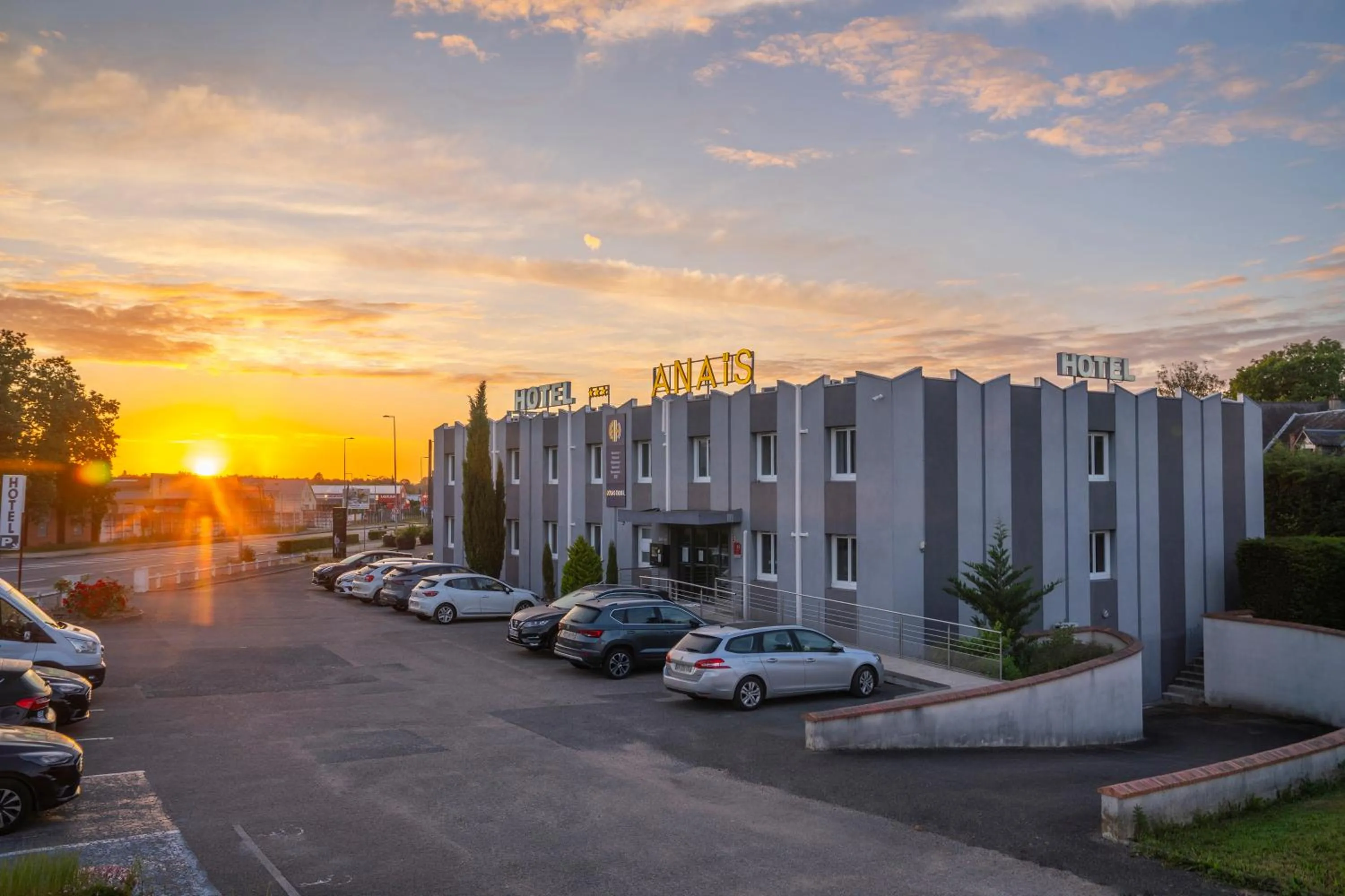 Property building in Anaïs Hôtel Bourges Nord Saint-Doulchard