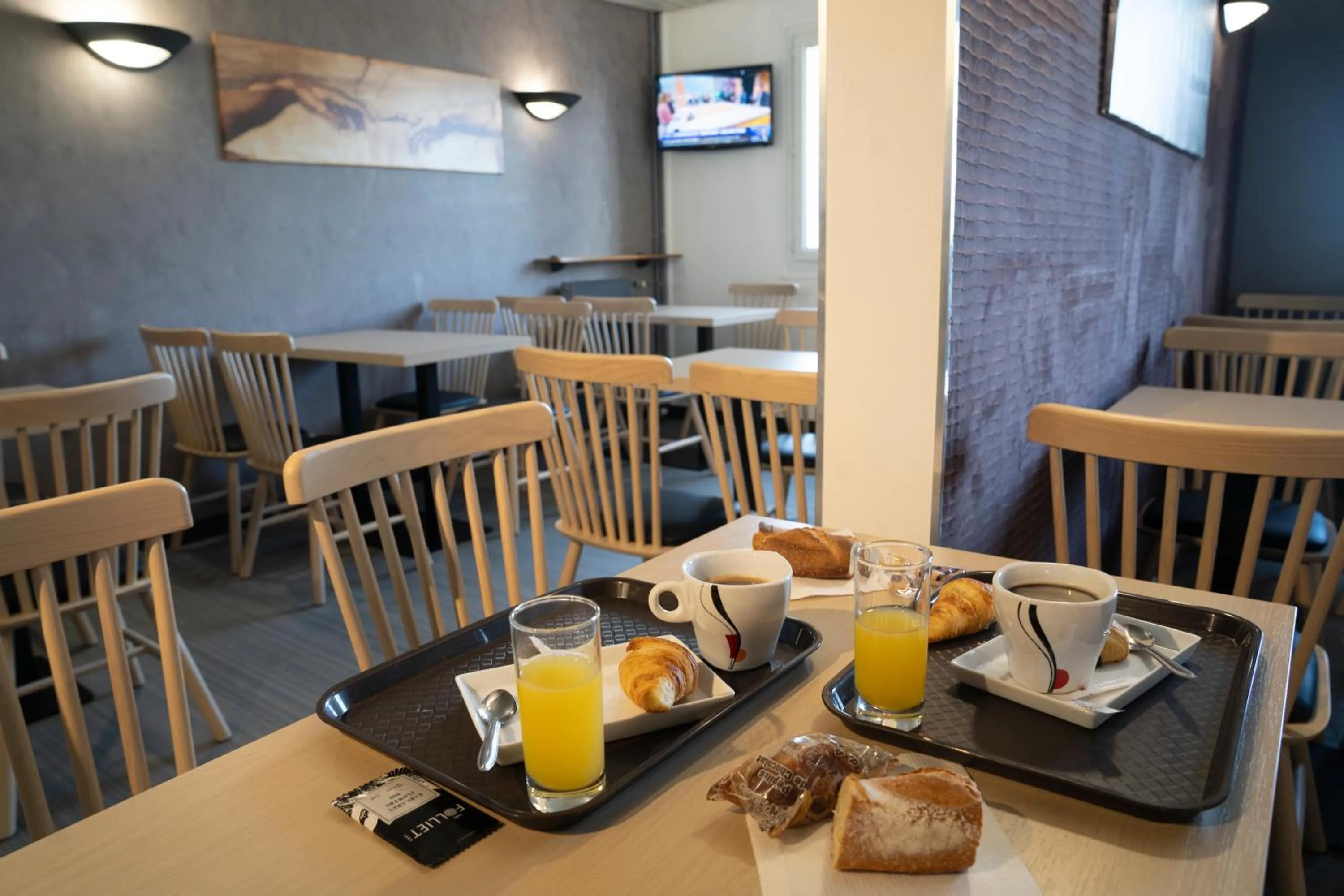 Breakfast in Anaïs Hôtel Bourges Nord Saint-Doulchard