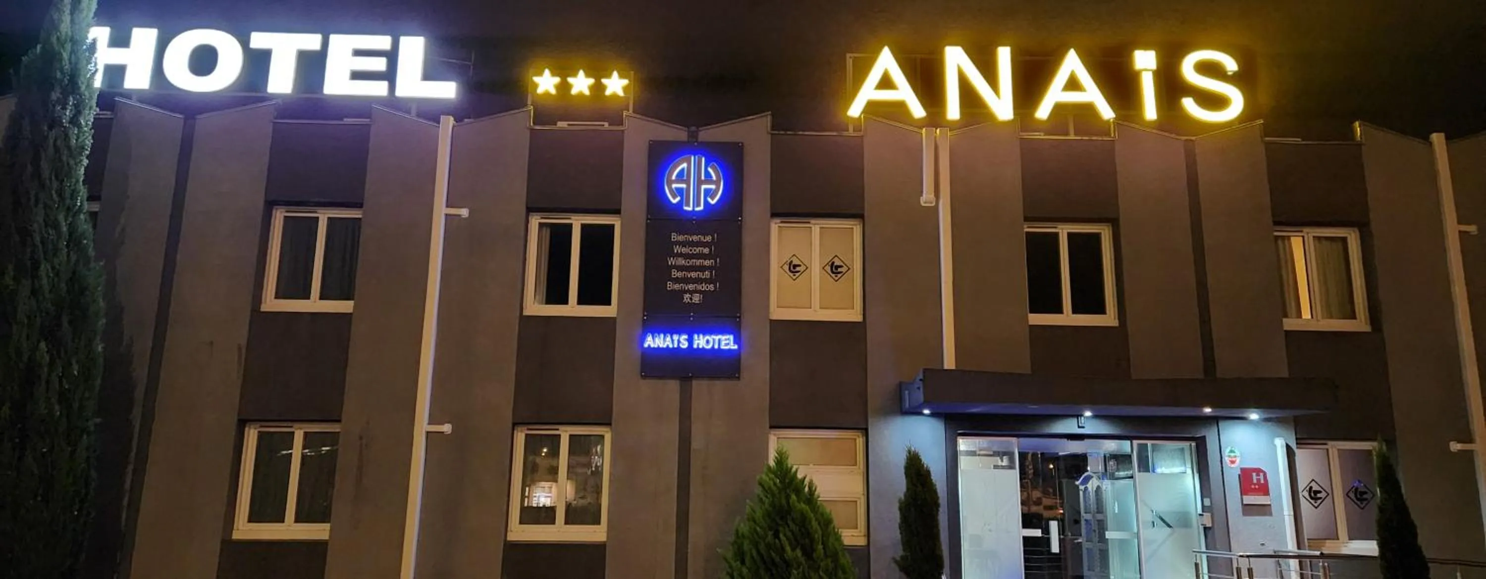 Property building in Anaïs Hôtel Bourges Nord Saint-Doulchard