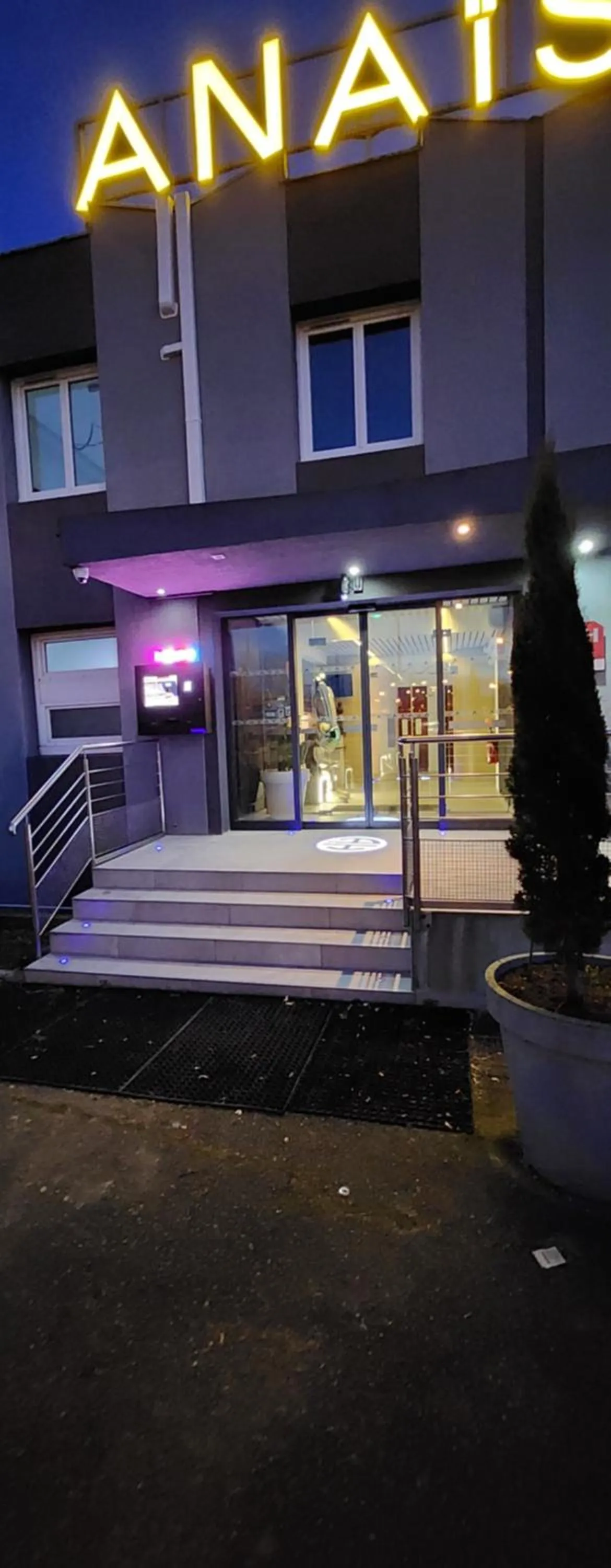 Property building in Anaïs Hôtel Bourges Nord Saint-Doulchard