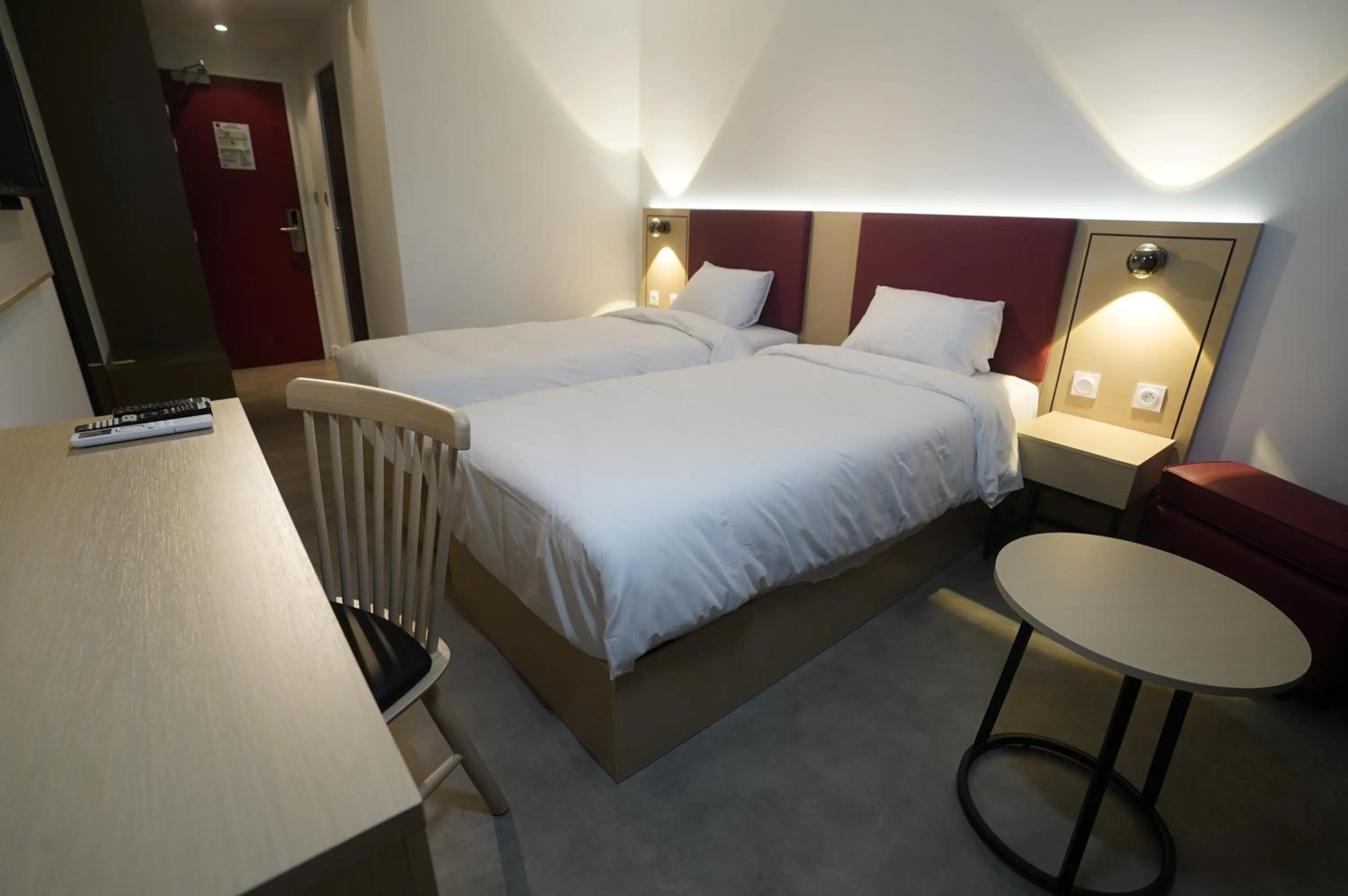 Photo of the whole room, Bed in Anaïs Hôtel Bourges Nord Saint-Doulchard