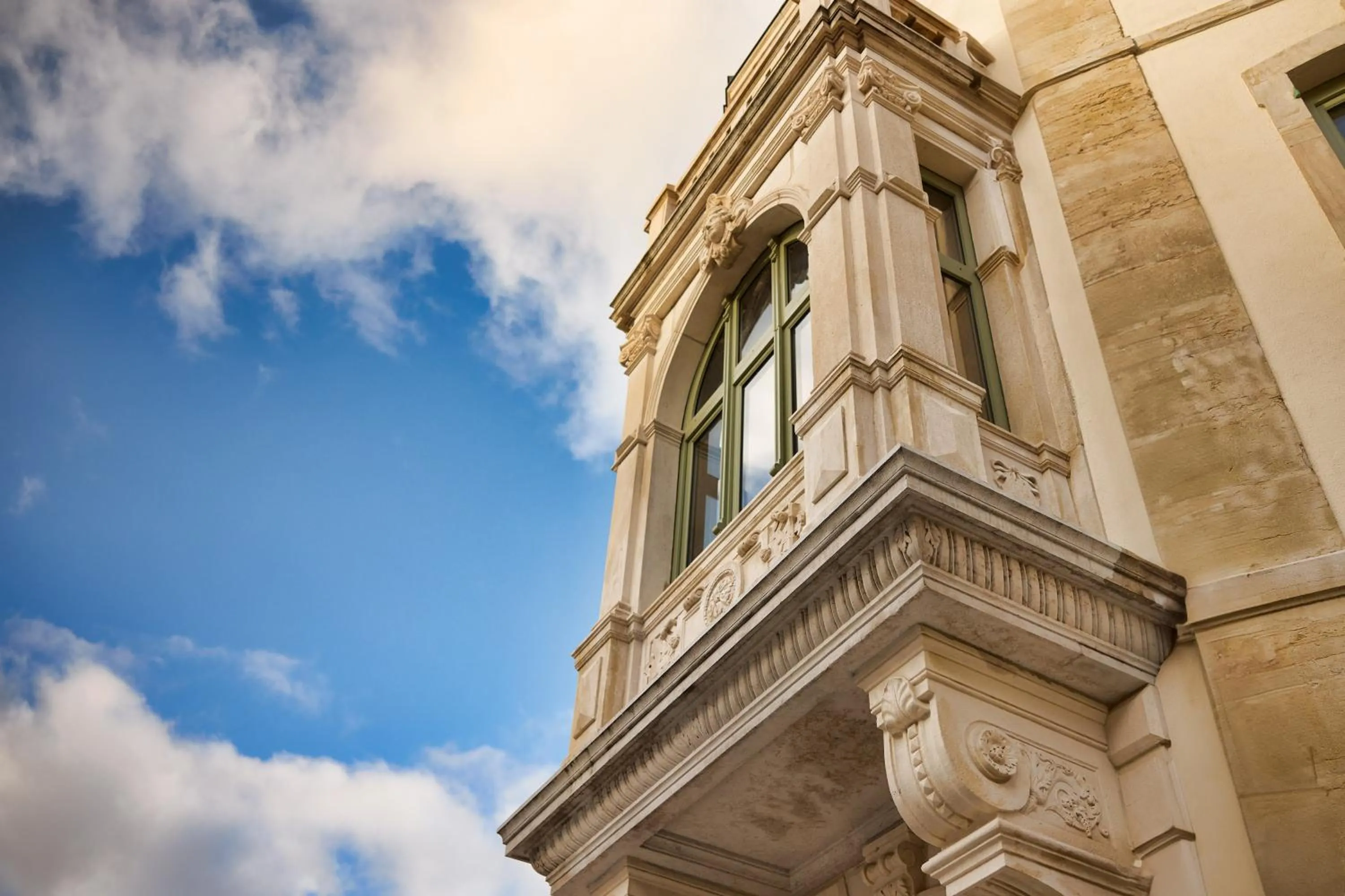 Property building in Maison 1896