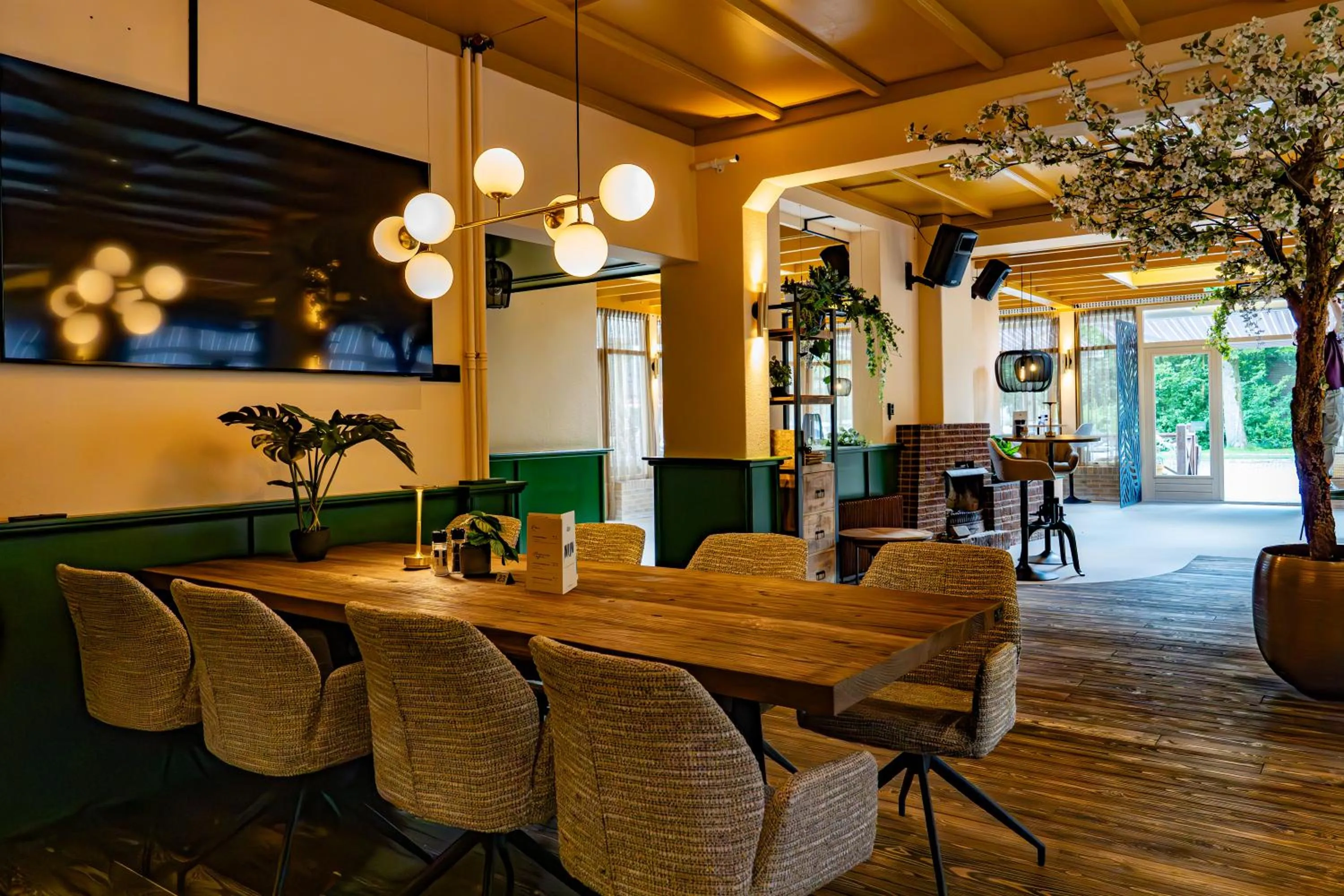 Restaurant/places to eat in Hotel and Restaurant van Saaze