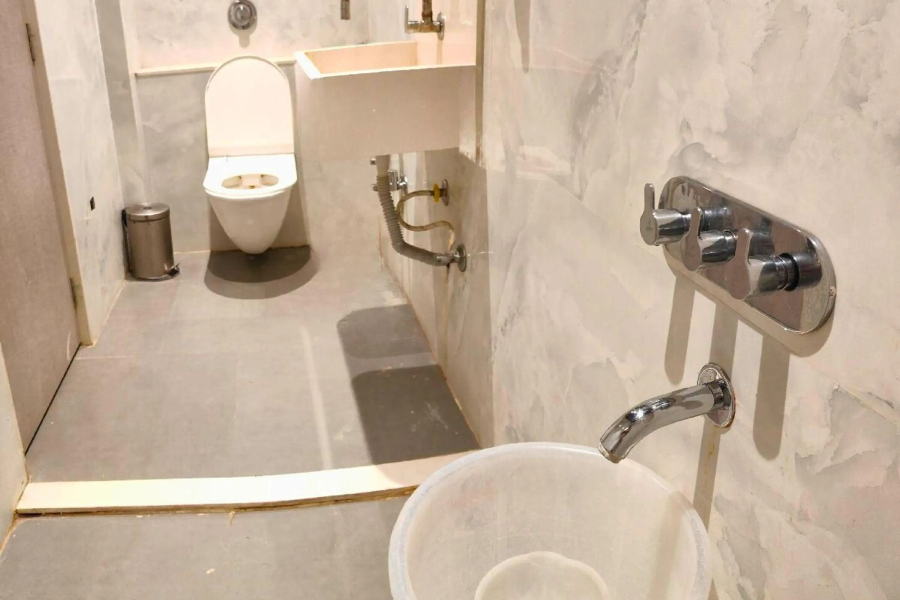 Shower in Hotel Shirdi Park Inn 80 Meters From Sai Samadhi Temple