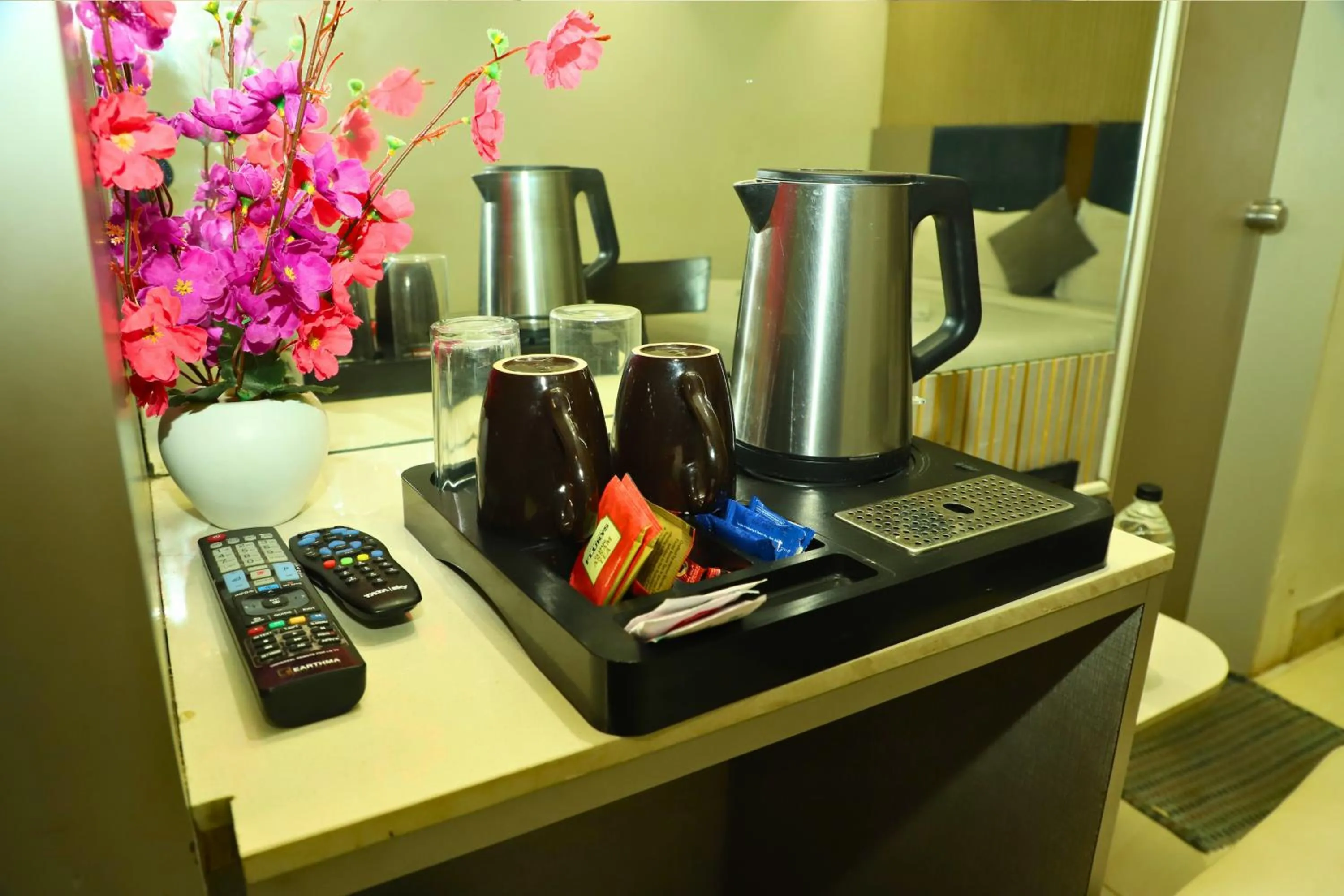 Coffee/tea facilities in Hotel Shirdi Park Inn 80 Meters From Sai Samadhi Temple