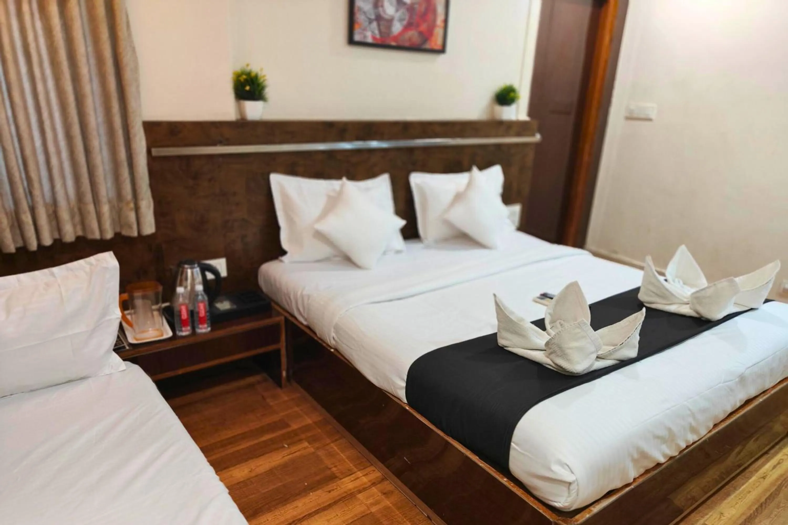 Bed in Hotel Shirdi Park Inn 80 Meters From Sai Samadhi Temple