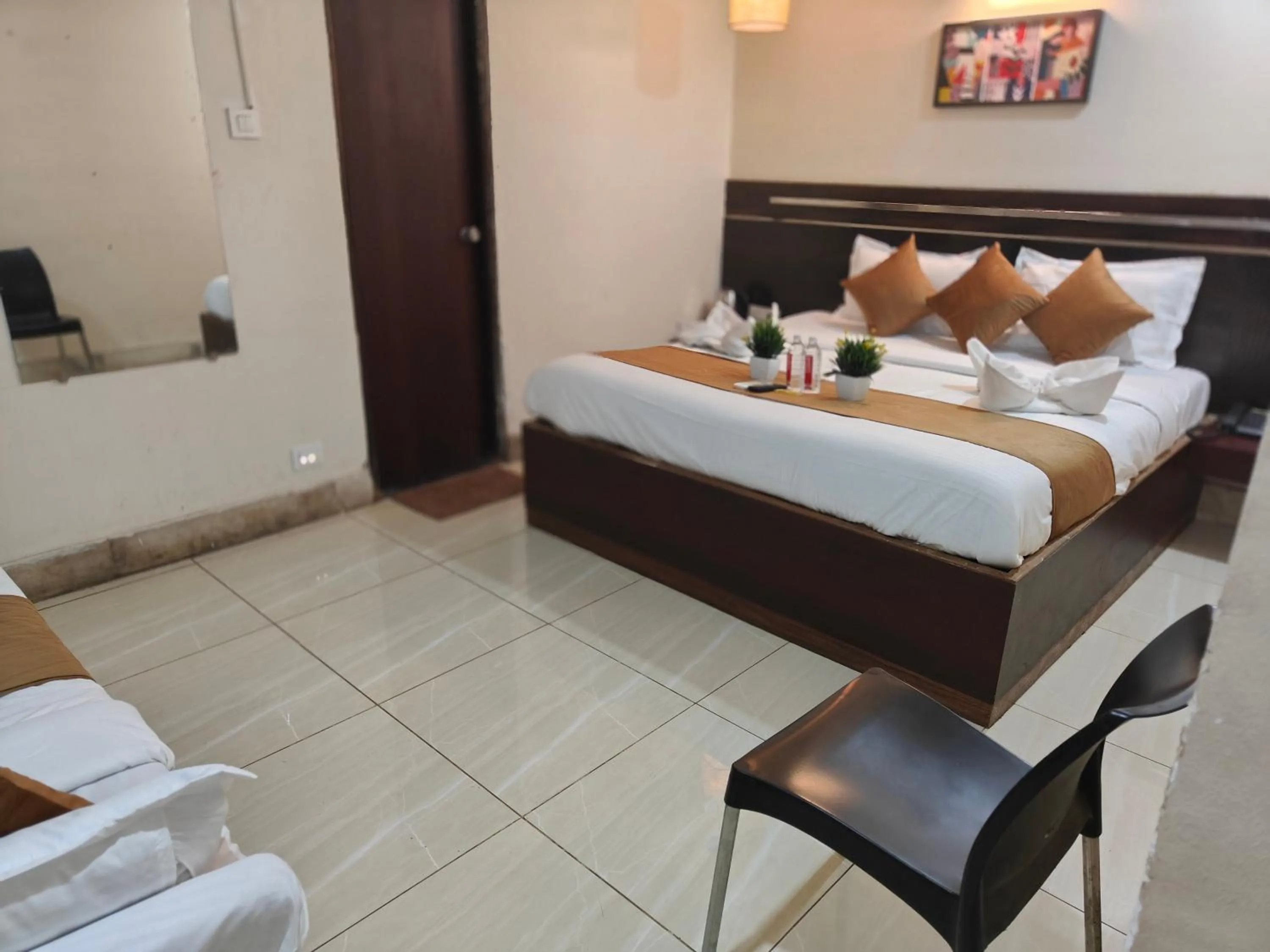 Bed in Hotel Shirdi Park Inn 80 Meters From Sai Samadhi Temple