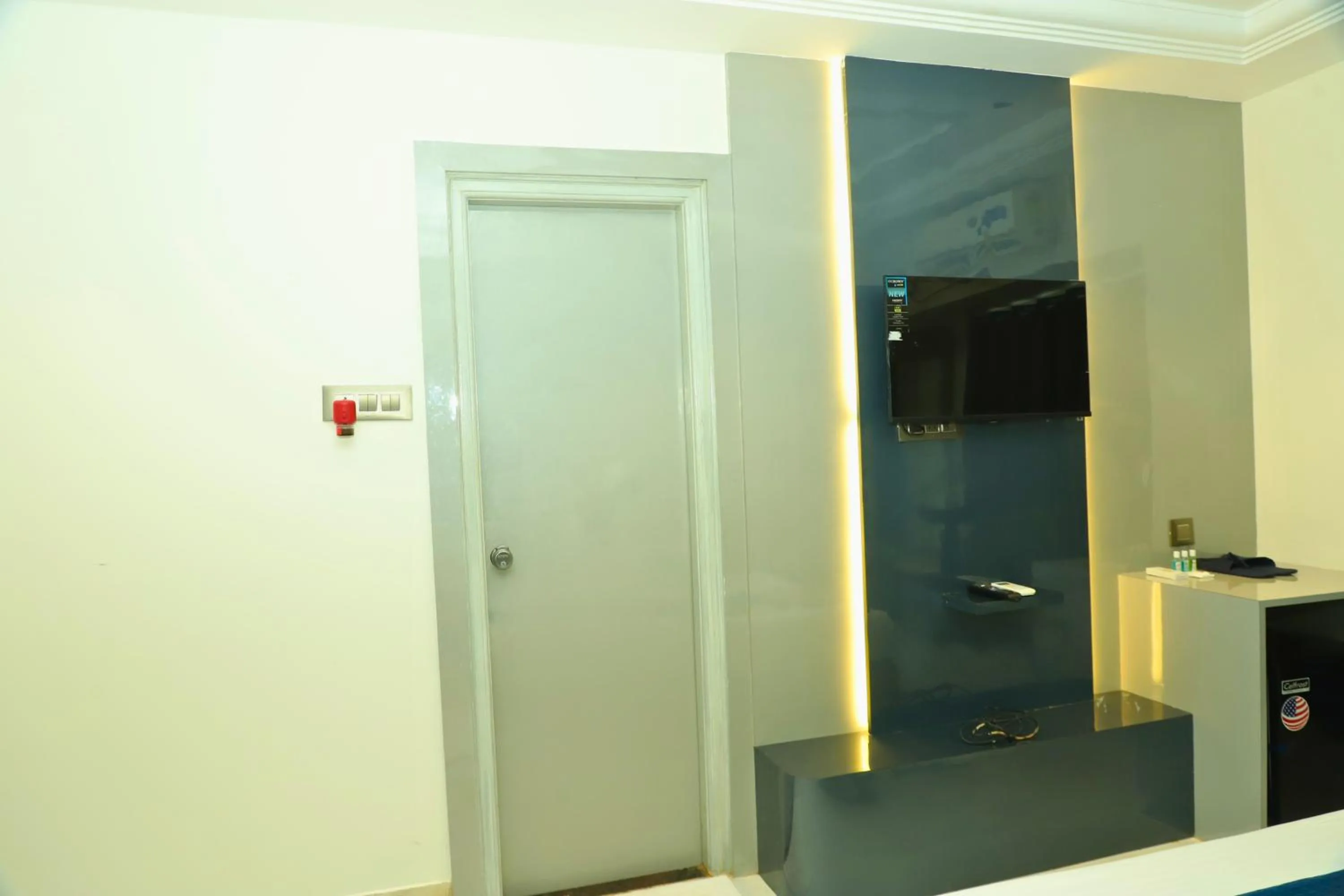 TV and multimedia in Hotel Shirdi Park Inn 80 Meters From Sai Samadhi Temple