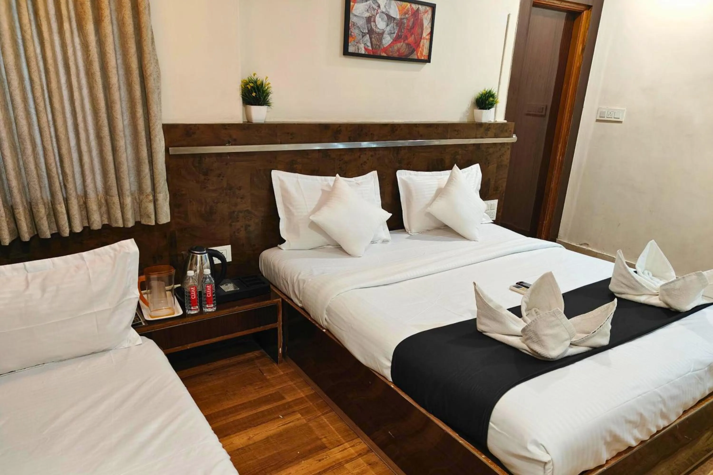 Bed in Hotel Shirdi Park Inn 80 Meters From Sai Samadhi Temple