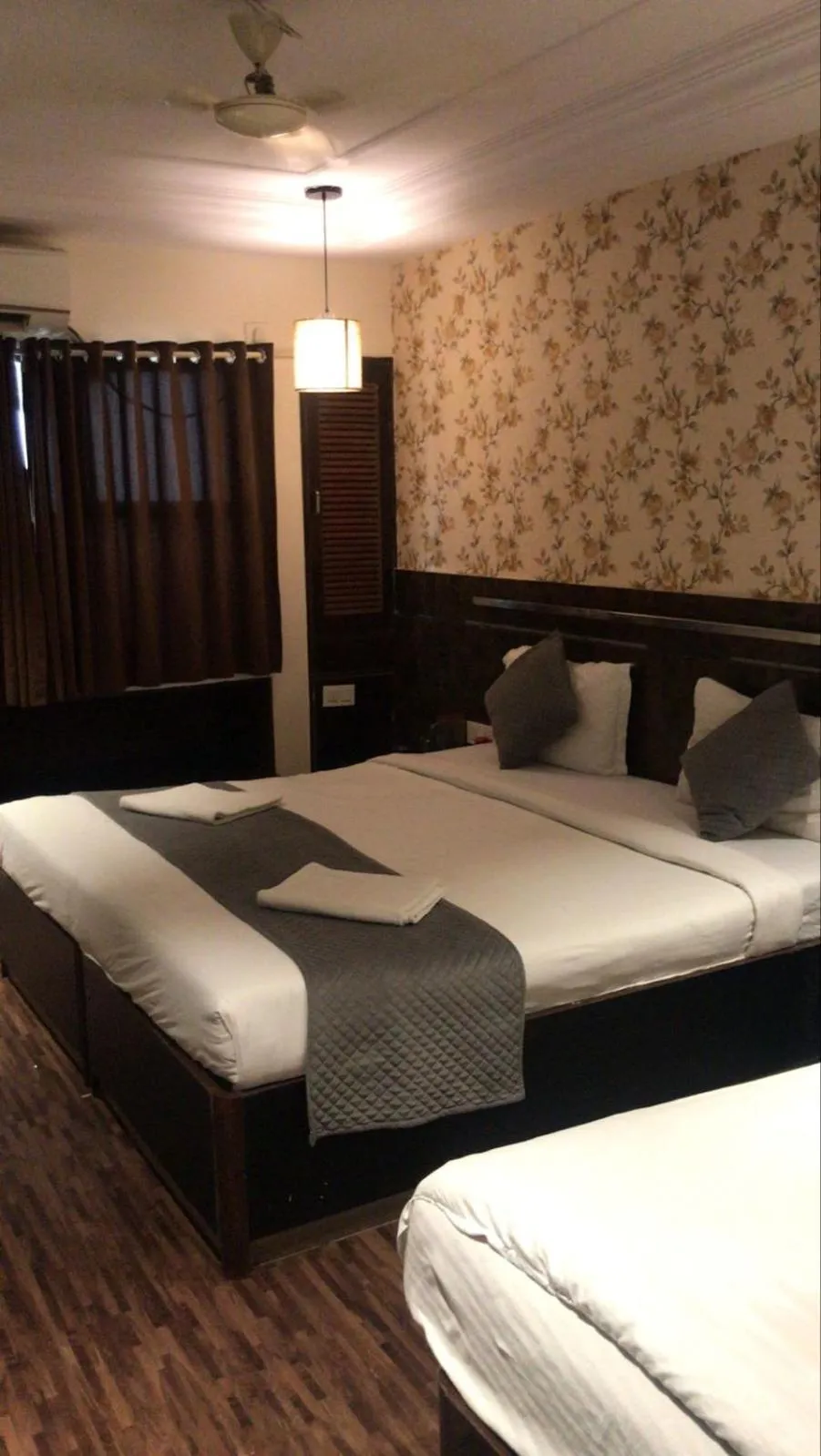 Bed in Hotel Shirdi Park Inn 80 Meters From Sai Samadhi Temple