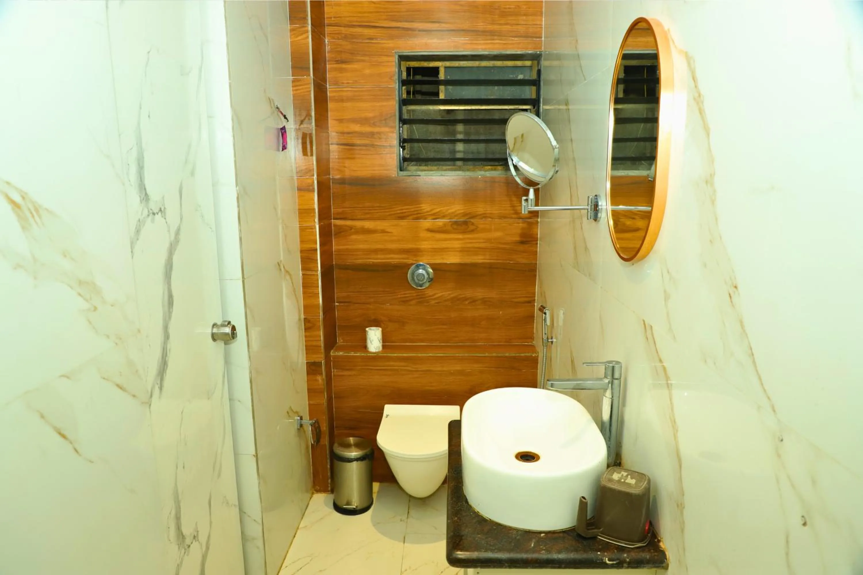 Shower in Hotel Shirdi Park Inn 80 Meters From Sai Samadhi Temple