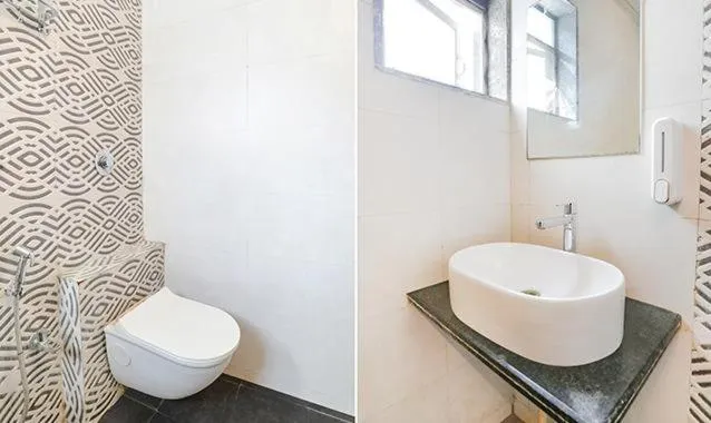 Toilet in Hotel Shirdi Park Inn 80 Meters From Sai Samadhi Temple