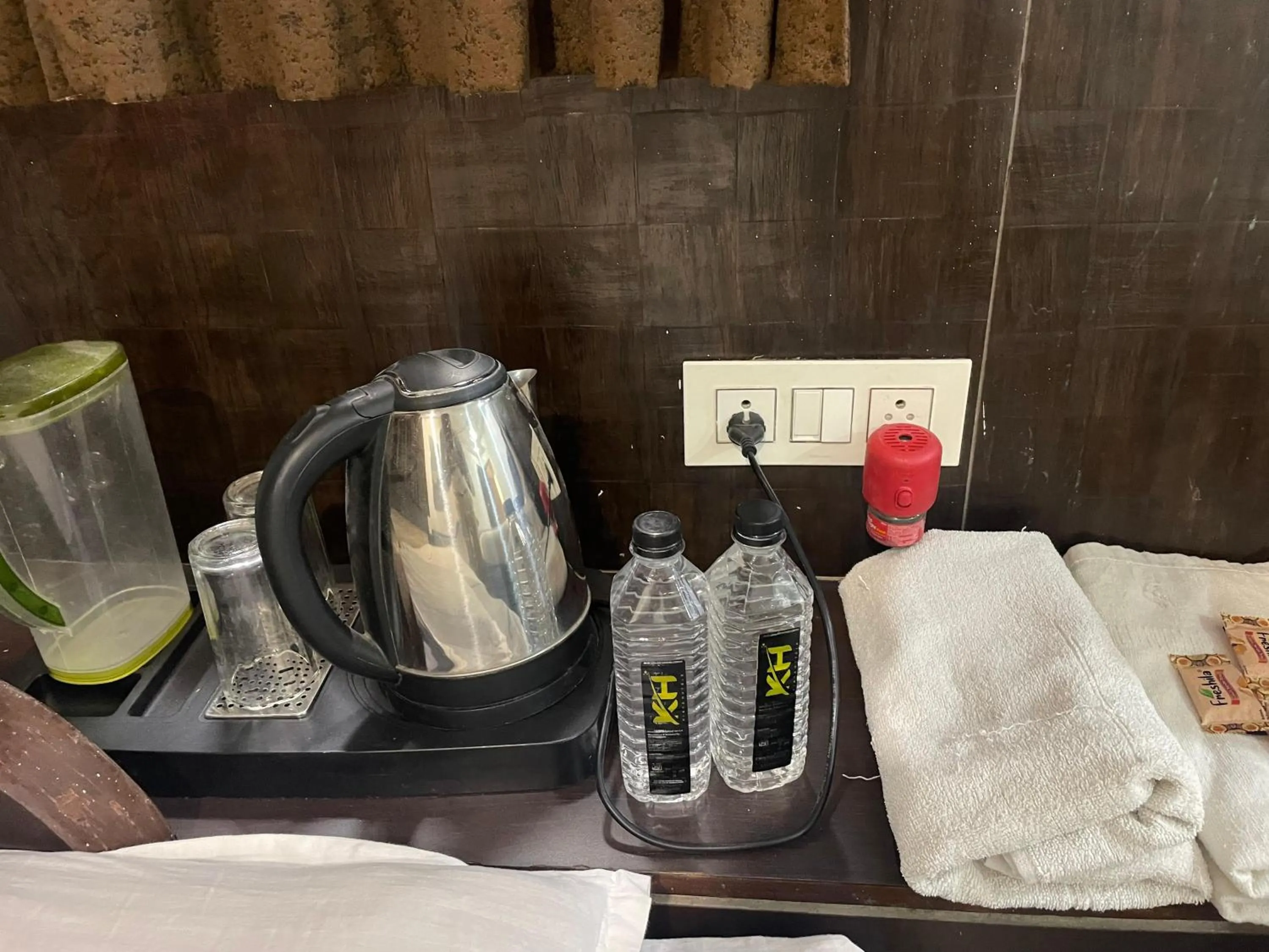 Coffee/tea facilities in Hotel Shirdi Park Inn 80 Meters From Sai Samadhi Temple