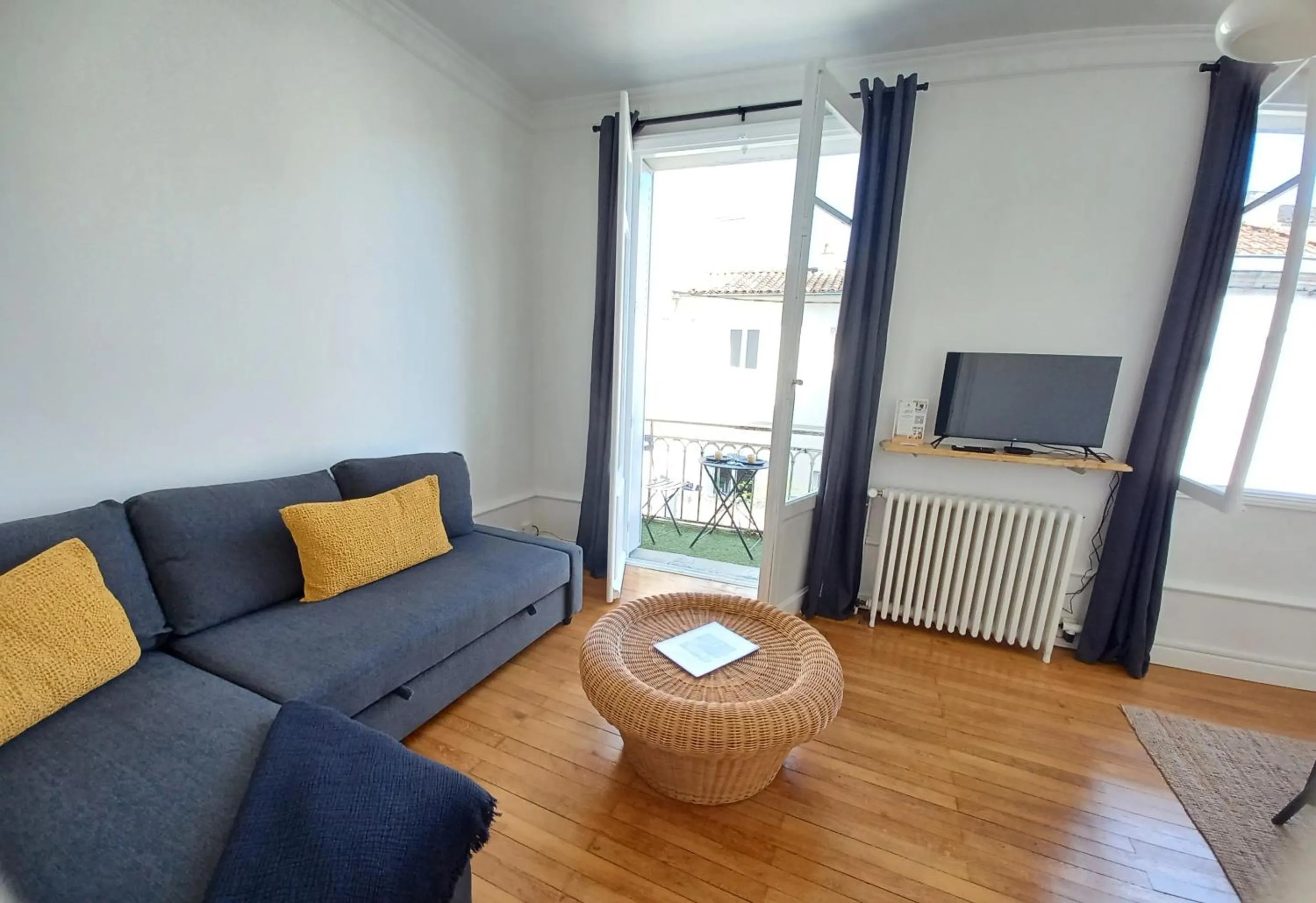 Living room in Fanfrelin joli T3 centre ville