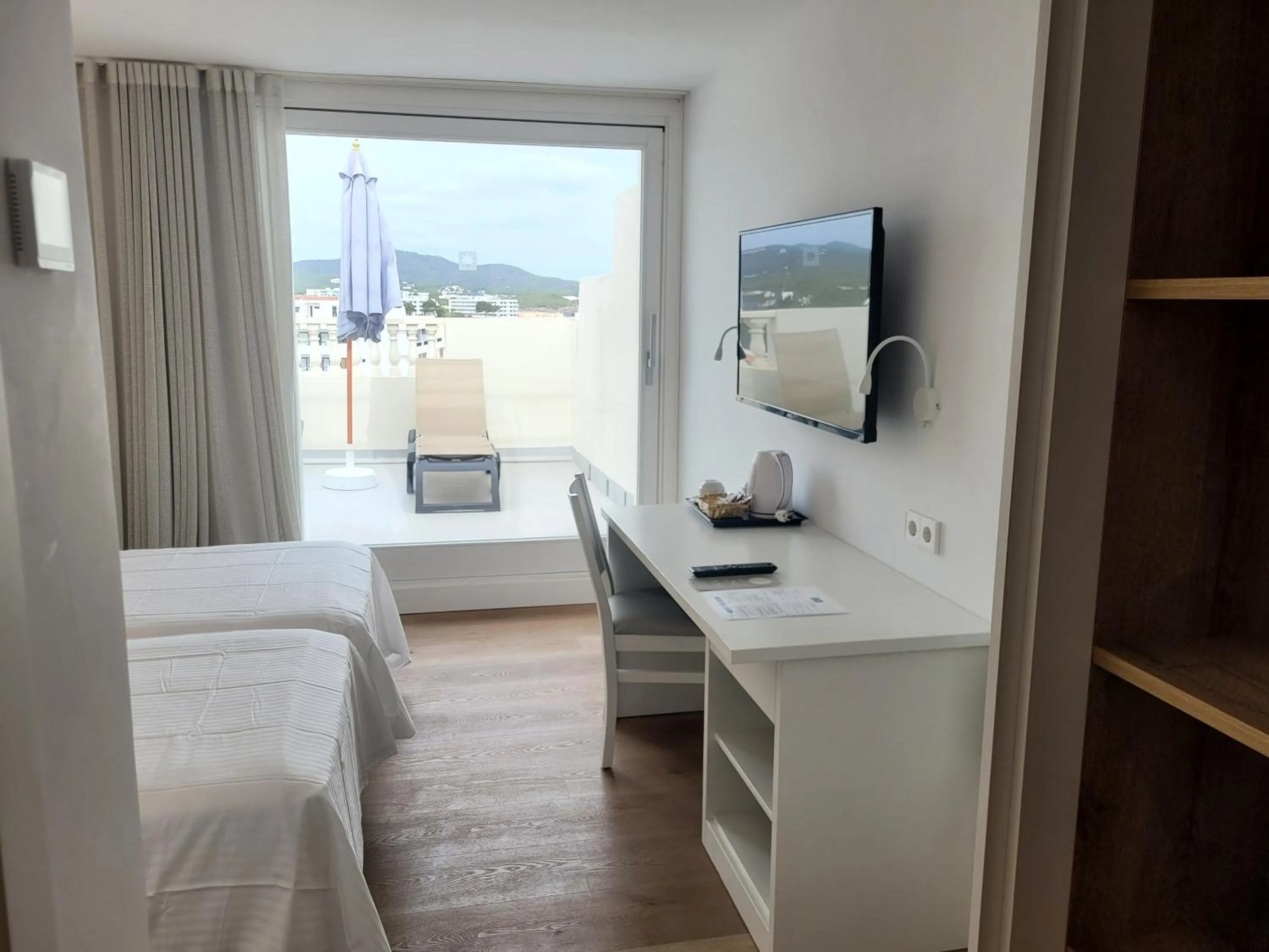 Photo of the whole room in Paraiso Beach by Hoteles Centric -Adult Only