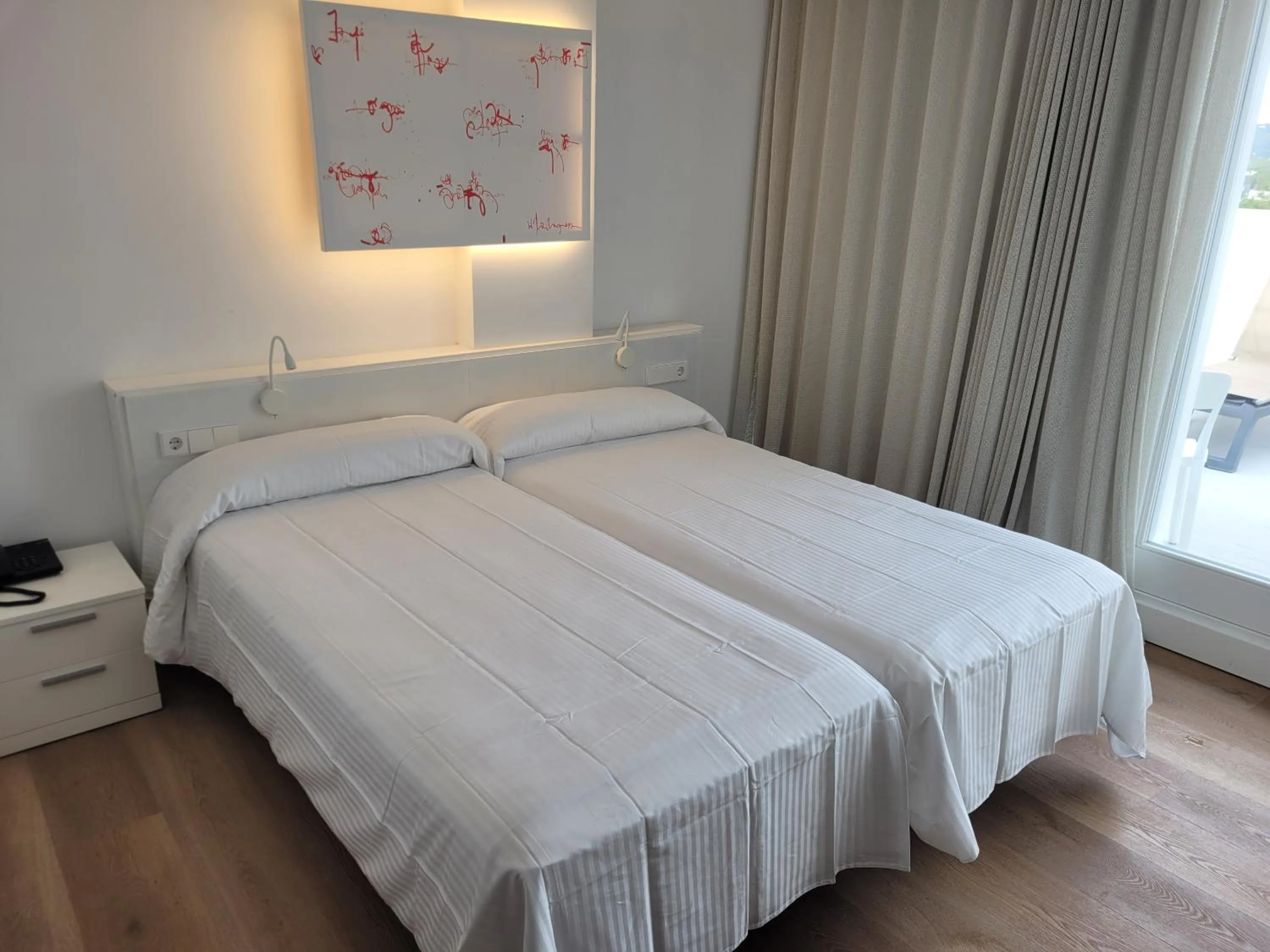 Photo of the whole room in Paraiso Beach by Hoteles Centric -Adult Only