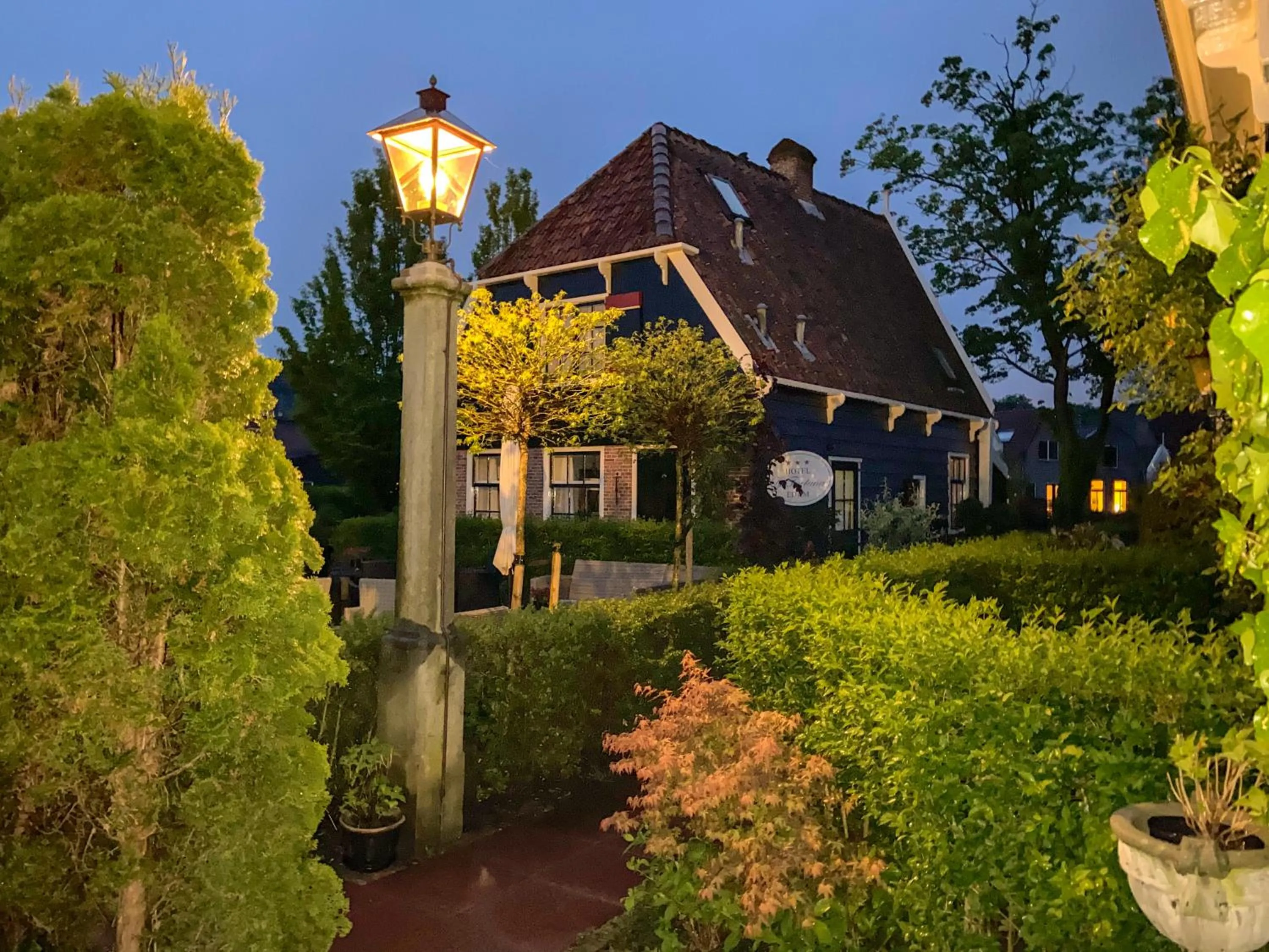 Property building in Hotel & Restaurant De Fortuna